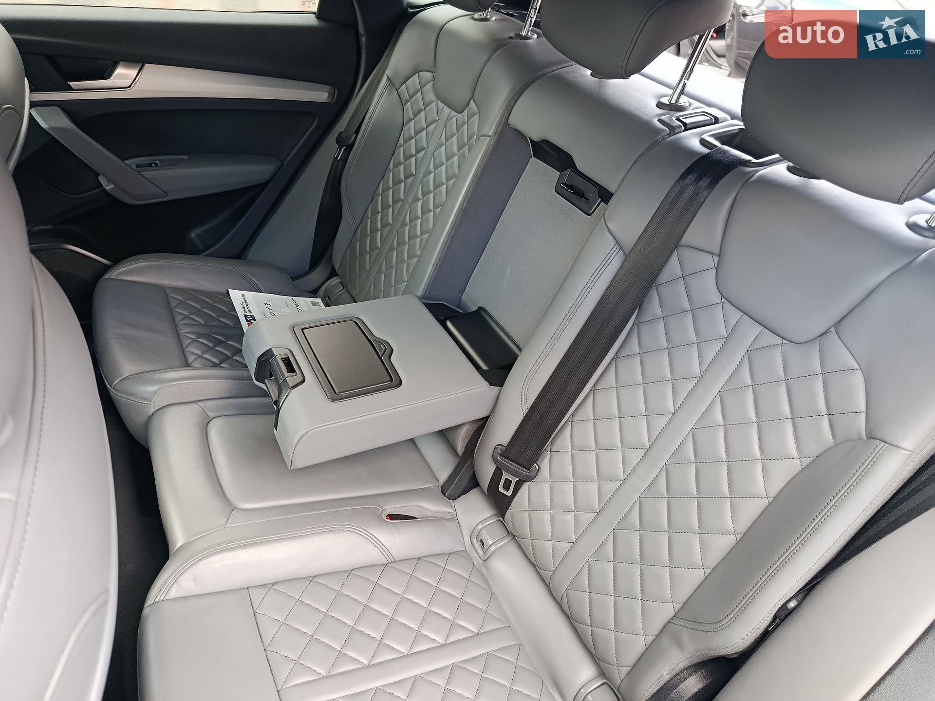 Audi Q5 2019 VIN WAUZZZFY8K2115318 фото оголошення 24 з 36