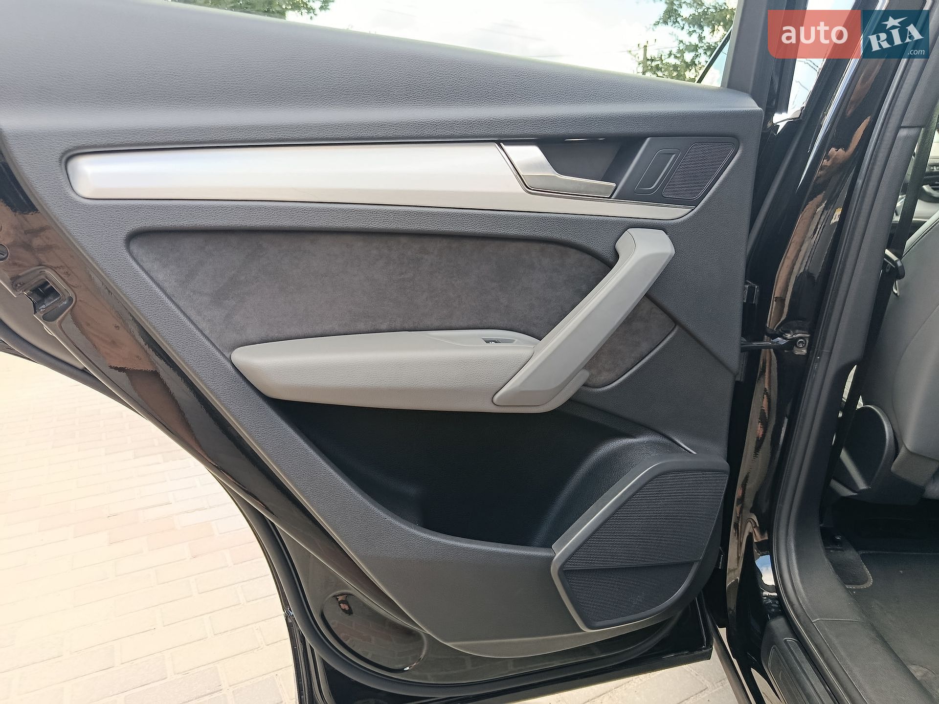 Audi Q5 2019 VIN WAUZZZFY8K2115318 фото оголошення 25 з 36