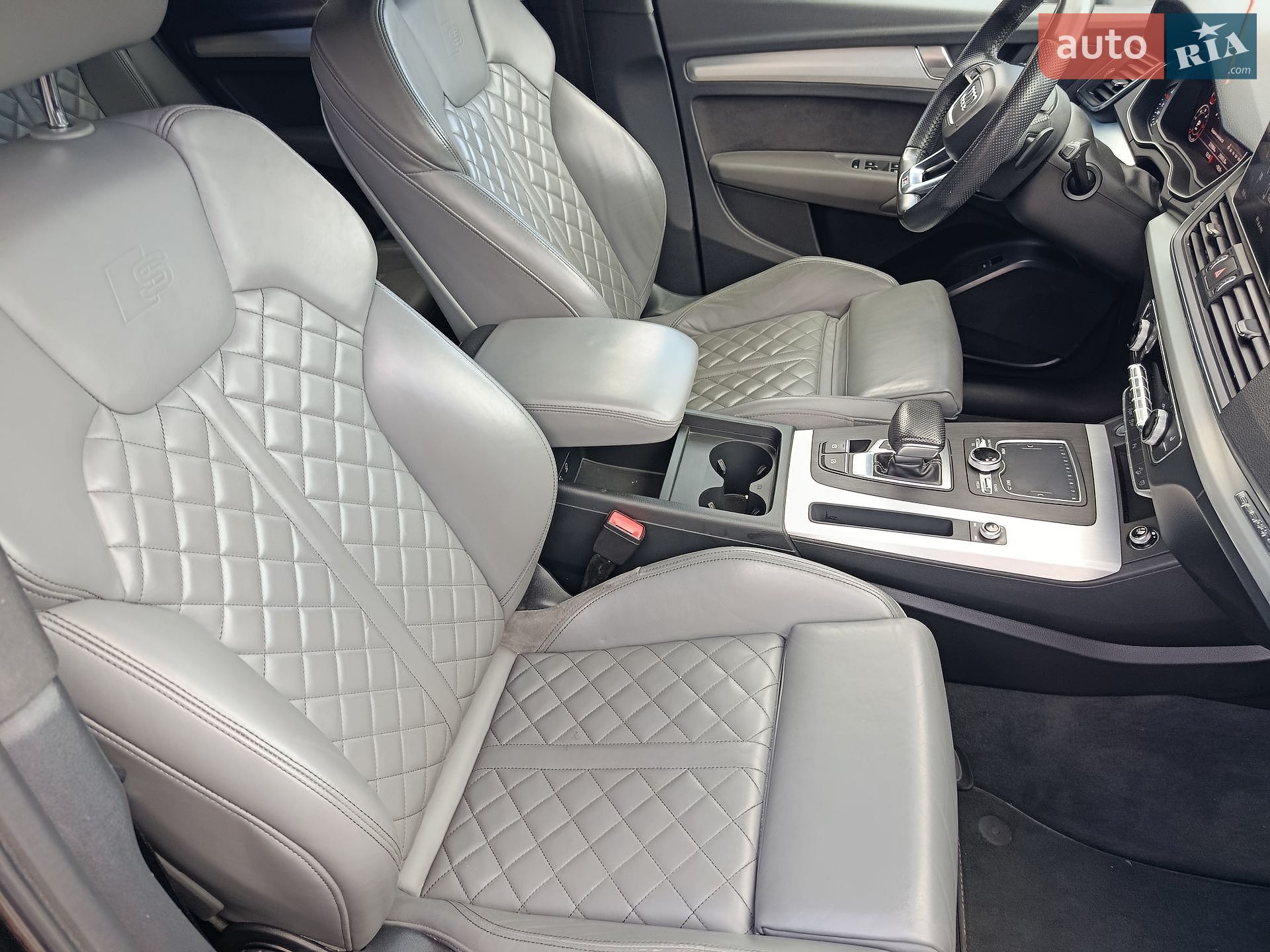 Audi Q5 2019 VIN WAUZZZFY8K2115318 фото оголошення 27 з 36