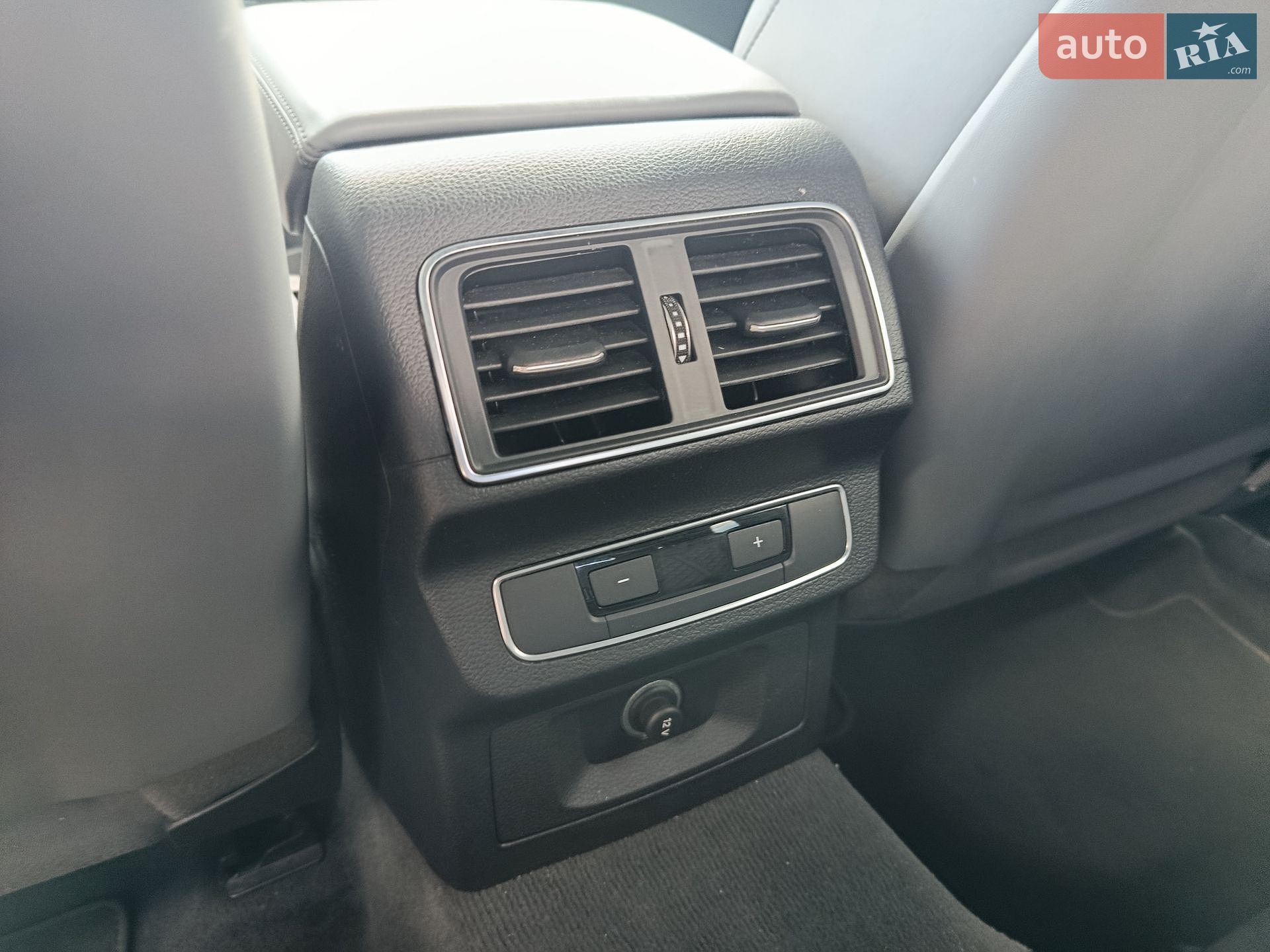 Audi Q5 2019 VIN WAUZZZFY8K2115318 фото оголошення 26 з 36