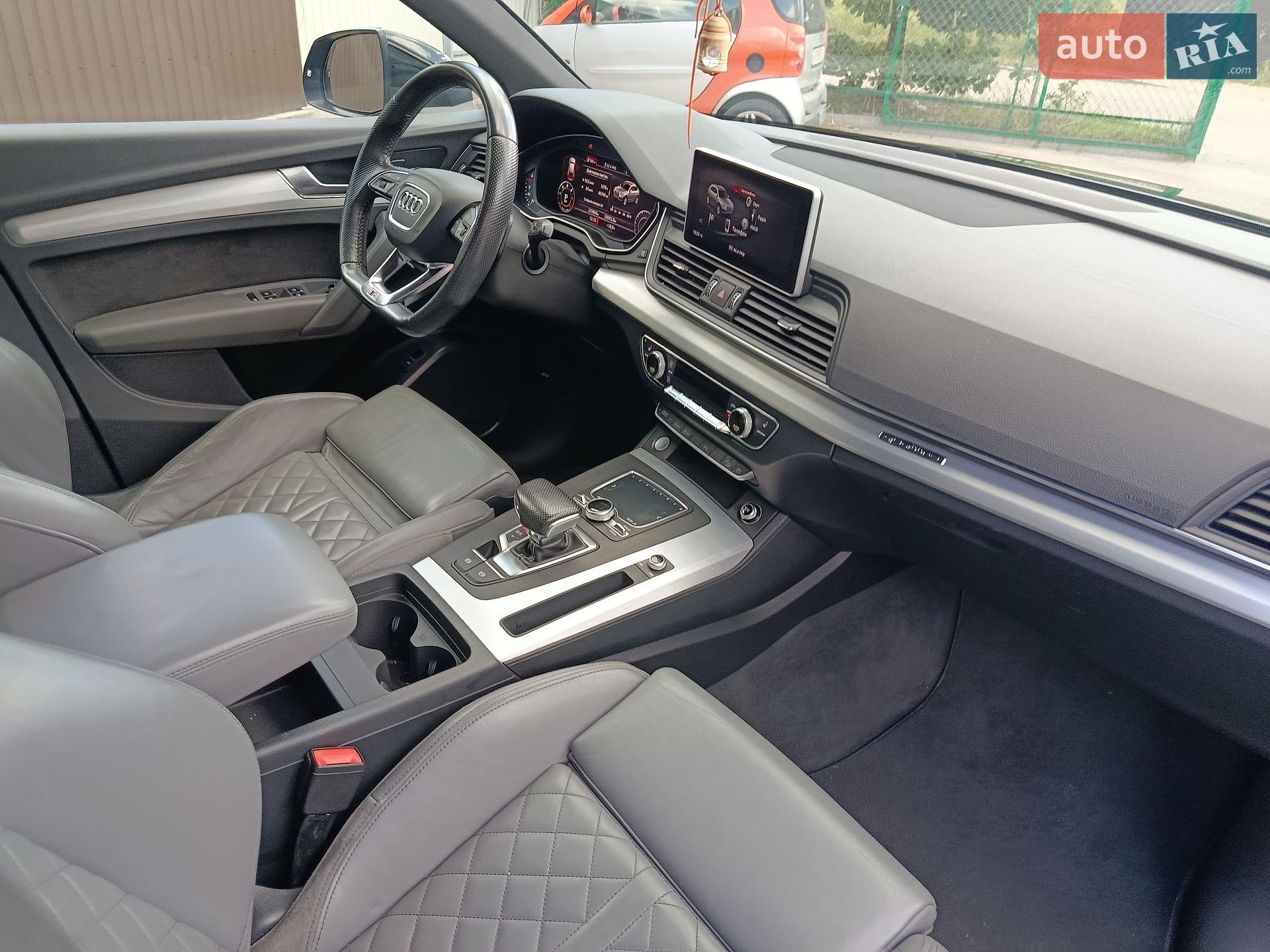Audi Q5 2019 VIN WAUZZZFY8K2115318 фото оголошення 28 з 36