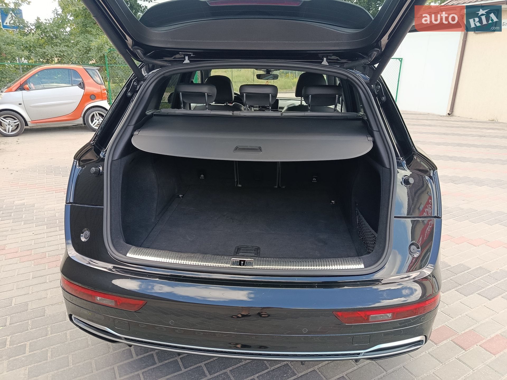 Audi Q5 2019 VIN WAUZZZFY8K2115318 фото оголошення 32 з 36
