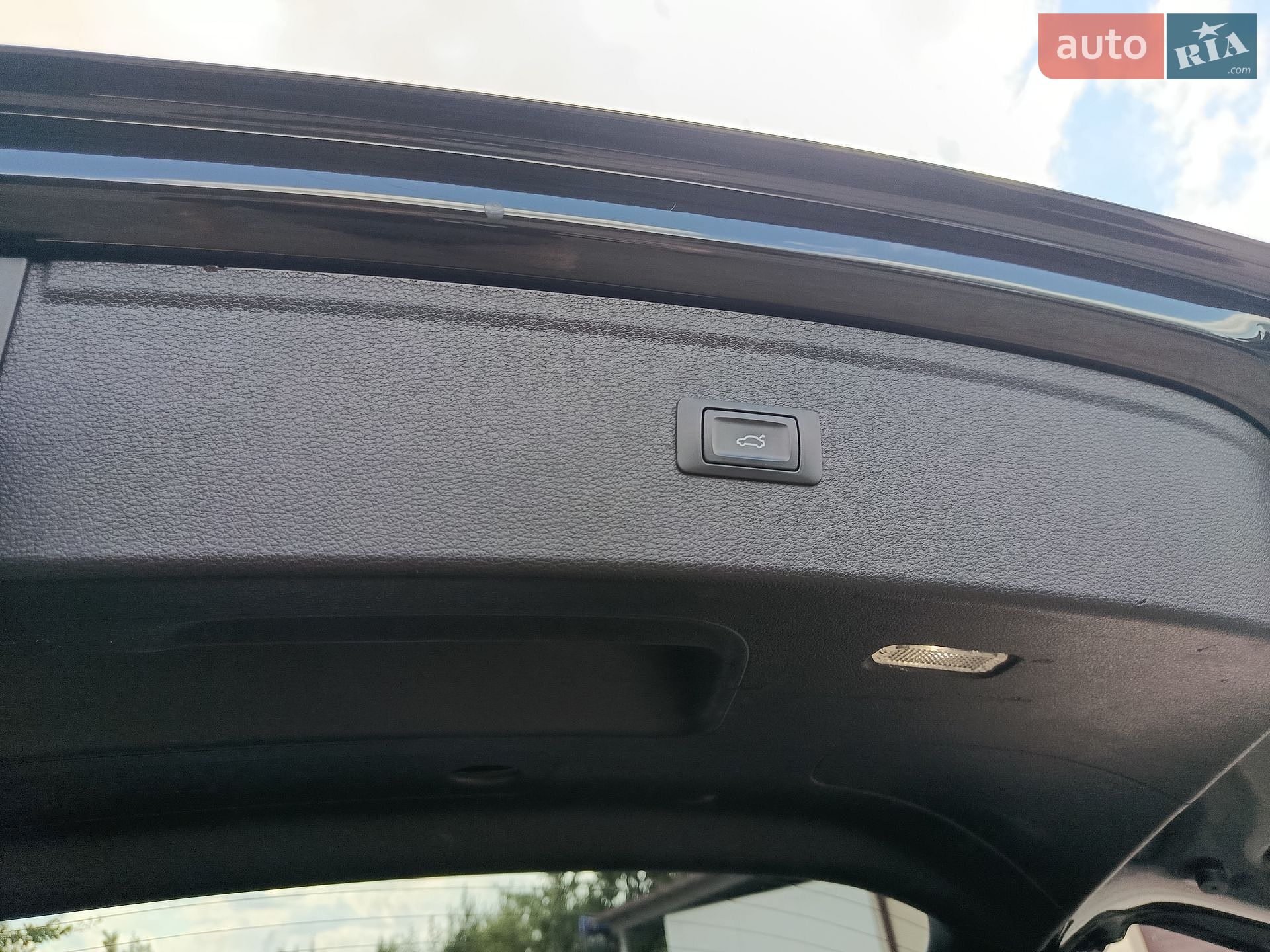 Audi Q5 2019 VIN WAUZZZFY8K2115318 фото оголошення 34 з 36
