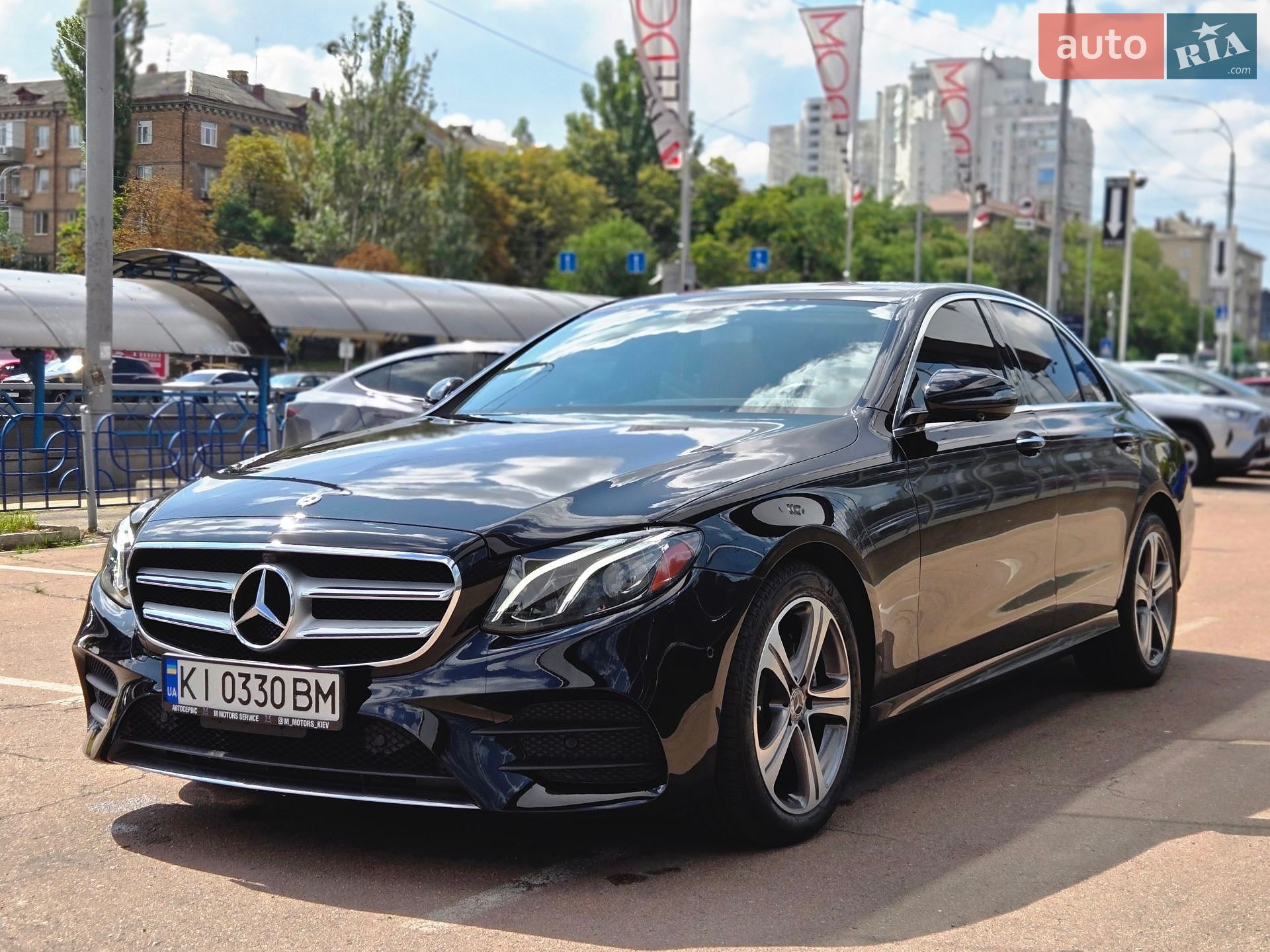 Mercedes-Benz E-Class 2019 VIN WDDZF4KB4KA623569 фото оголошення 2 з 33