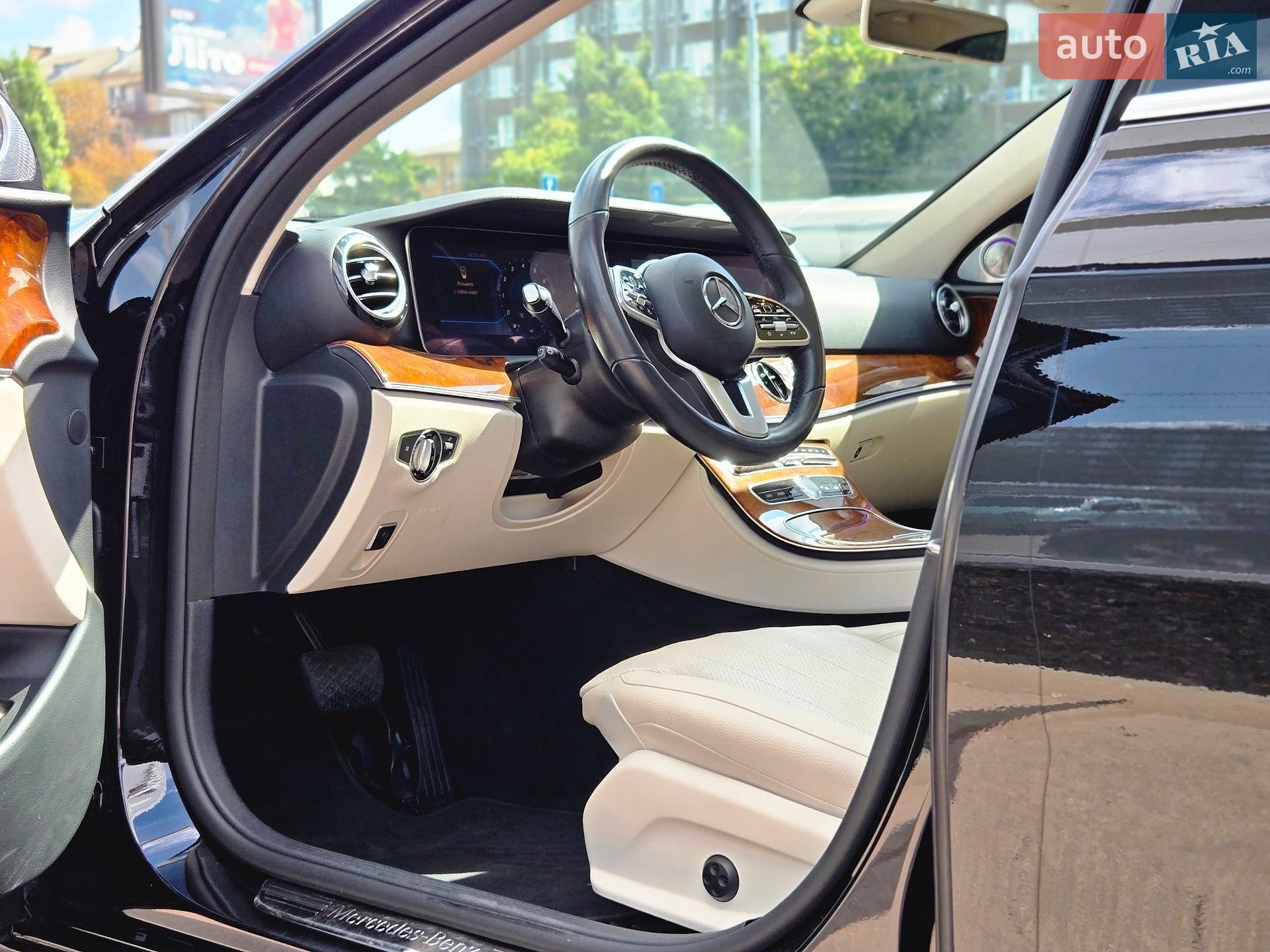 Mercedes-Benz E-Class 2019 VIN WDDZF4KB4KA623569 фото оголошення 14 з 33