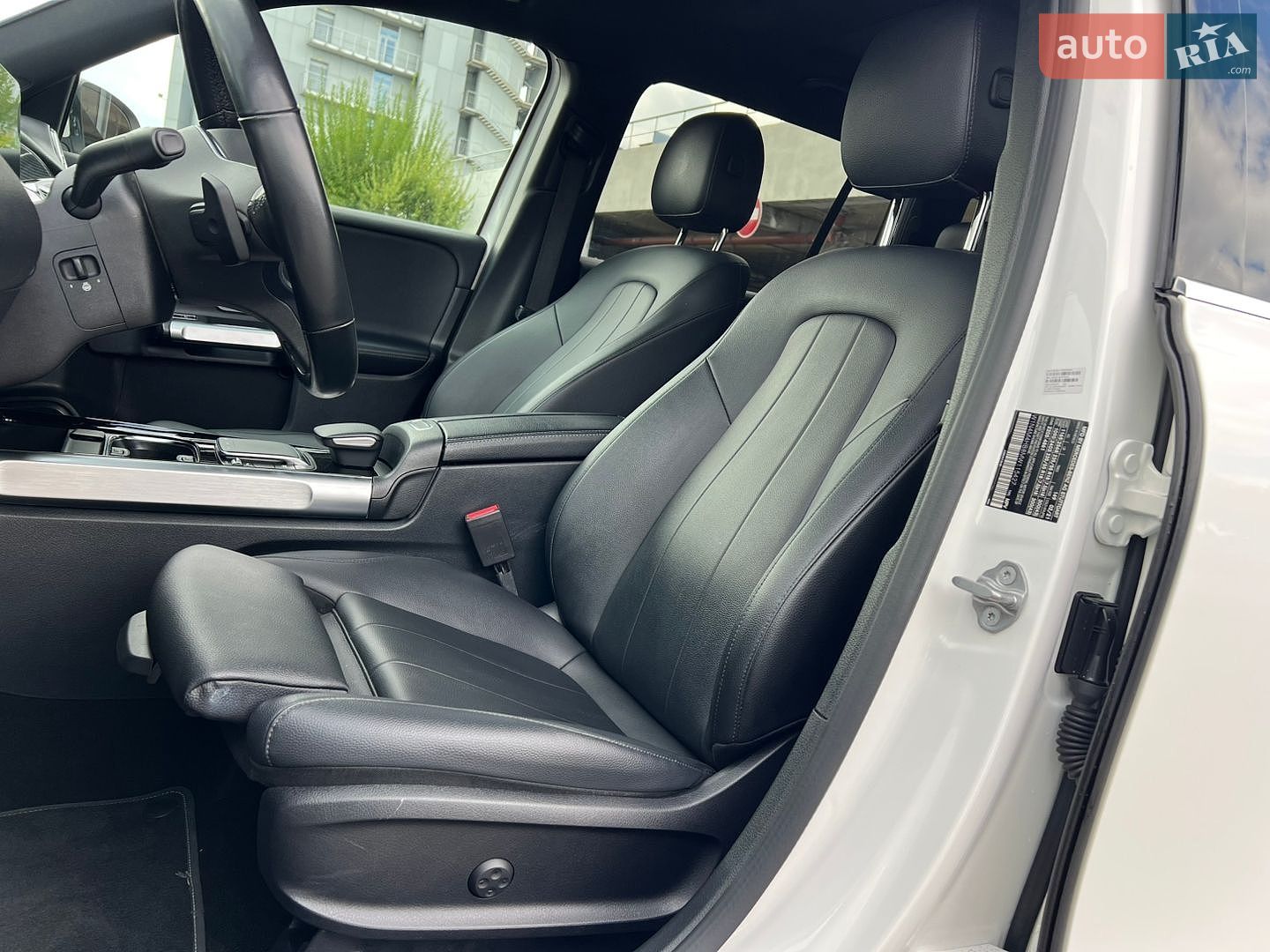 Mercedes-Benz GLB-Class 2022 VIN W1N4M4HB8MW115427 фото оголошення 30 з 56