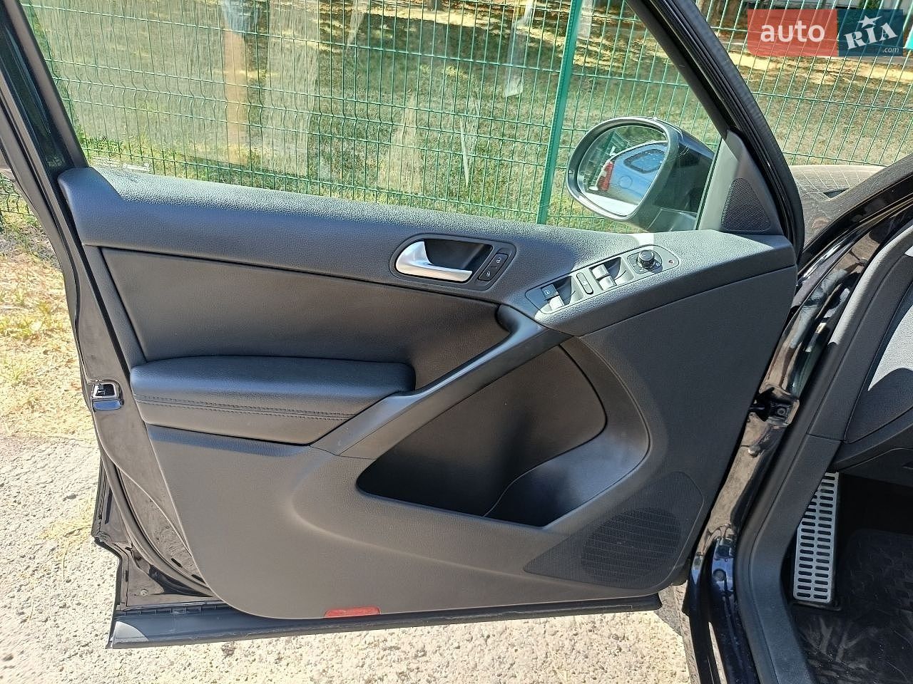 Volkswagen Tiguan 2017 VIN WVGNV7AX7HK039336 фото оголошення 18 з 26