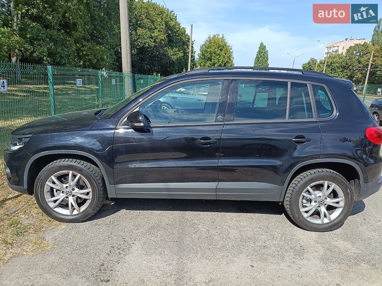 Volkswagen Tiguan 2017 VIN WVGNV7AX7HK039336 фото оголошення 2 з 26