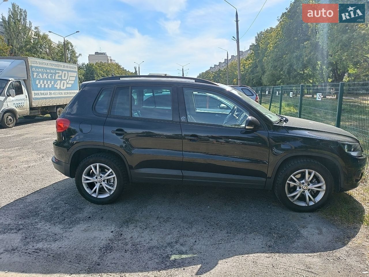 Volkswagen Tiguan 2017 VIN WVGNV7AX7HK039336 фото оголошення 3 з 26