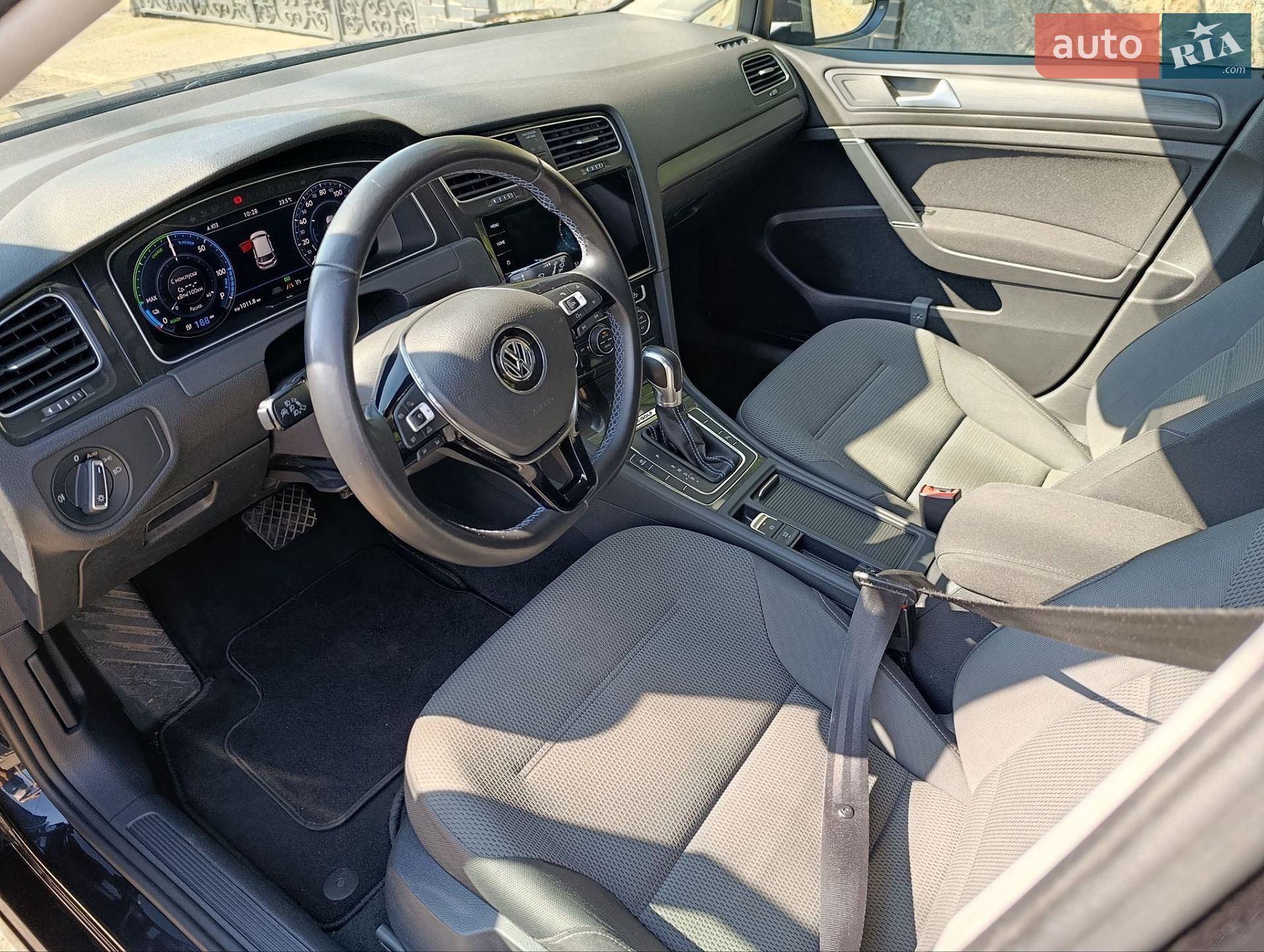Volkswagen e-Golf 2018 VIN WVWZZZAUZJ8905029 фото оголошення 32 з 43