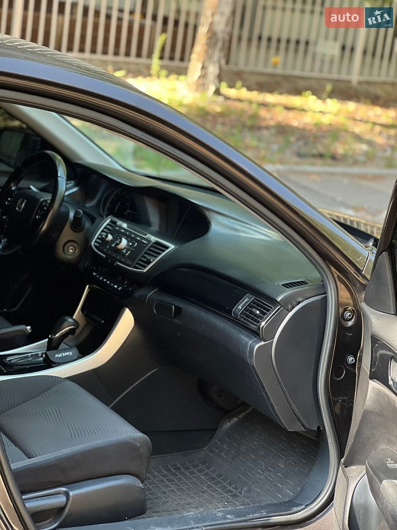 Honda Accord 2016 VIN 1HGCR2F31GA237683 фото оголошення 8 з 10