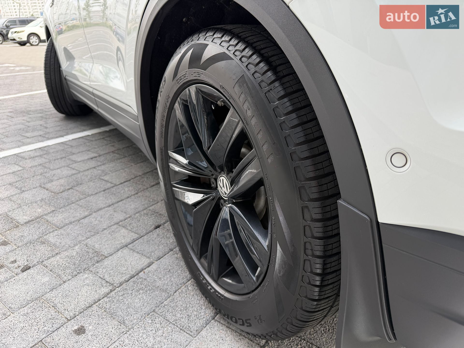 Volkswagen Touareg 2019 VIN WVGZZZCRZLD008985 фото оголошення 10 з 36