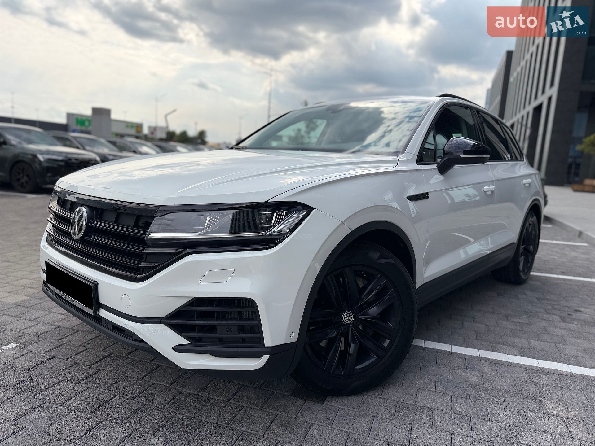 Volkswagen Touareg 2019 VIN WVGZZZCRZLD008985 фото оголошення 4 з 36