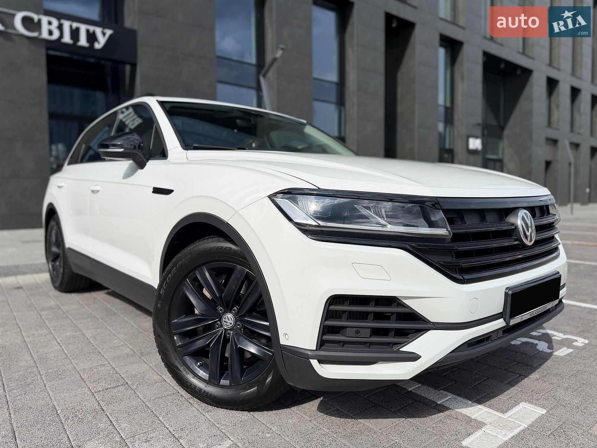 Volkswagen Touareg 2019 VIN WVGZZZCRZLD008985 фото оголошення 4 з 33