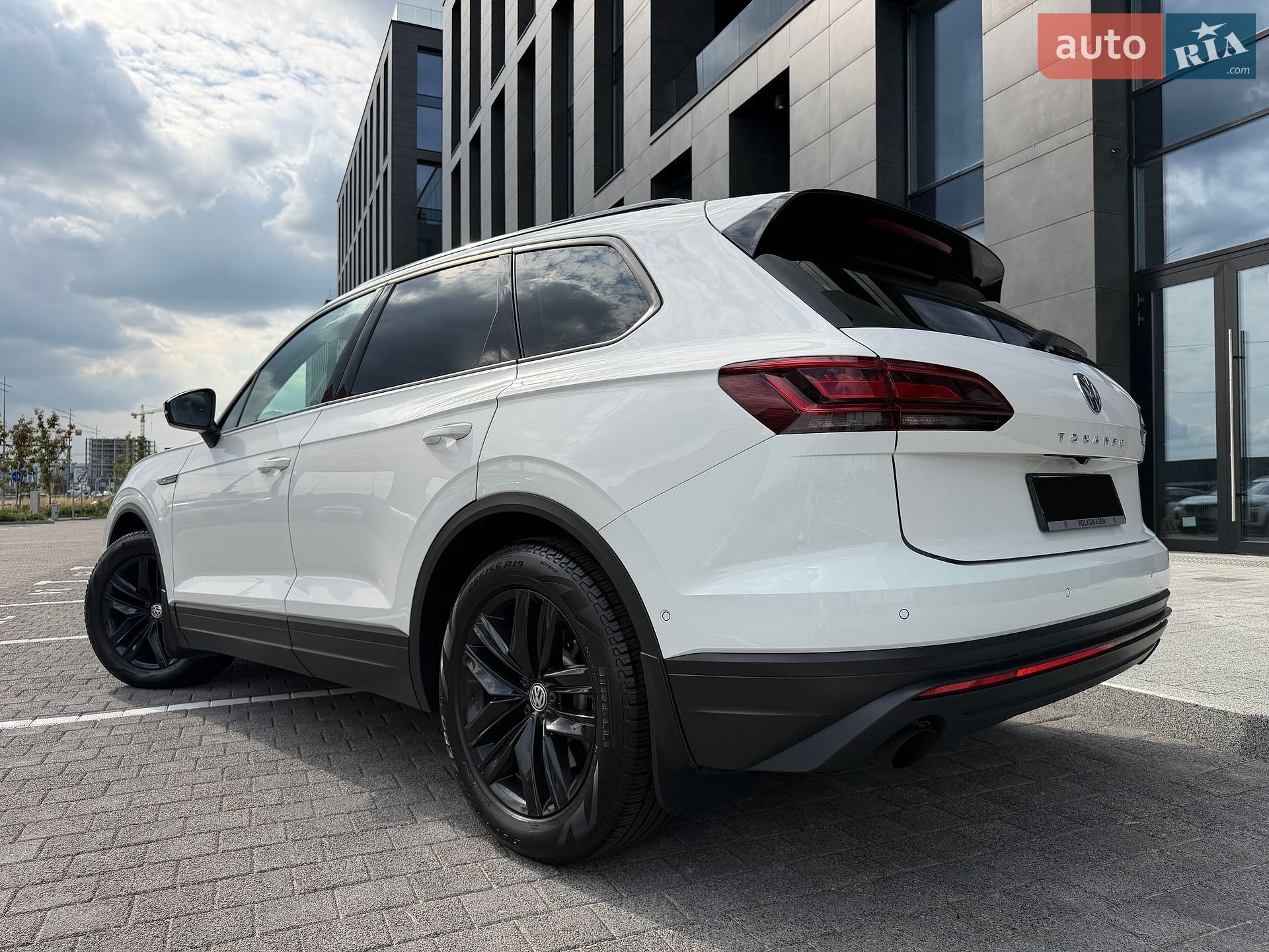 Volkswagen Touareg 2019 VIN WVGZZZCRZLD008985 фото оголошення 12 з 33