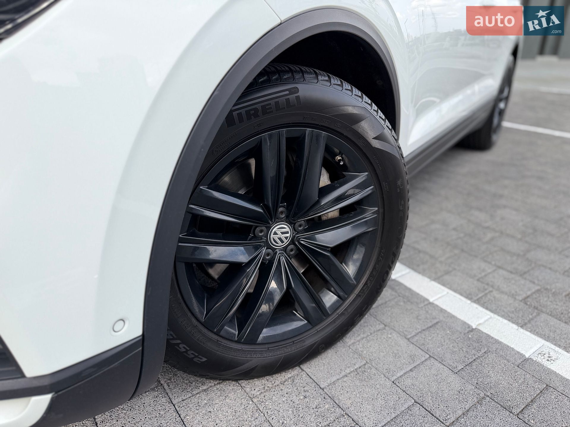 Volkswagen Touareg 2019 VIN WVGZZZCRZLD008985 фото оголошення 15 з 35