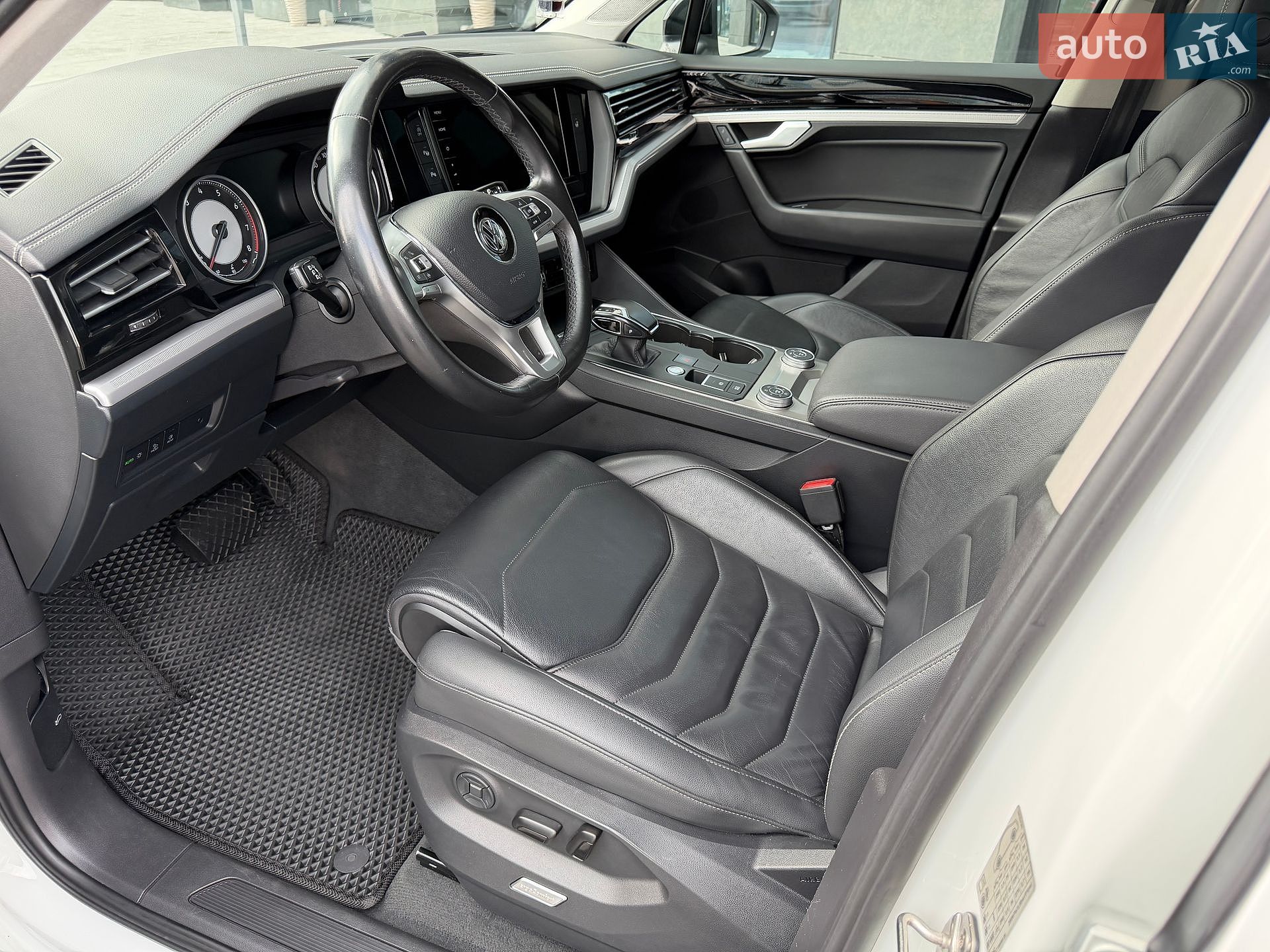 Volkswagen Touareg 2019 VIN WVGZZZCRZLD008985 фото оголошення 18 з 33