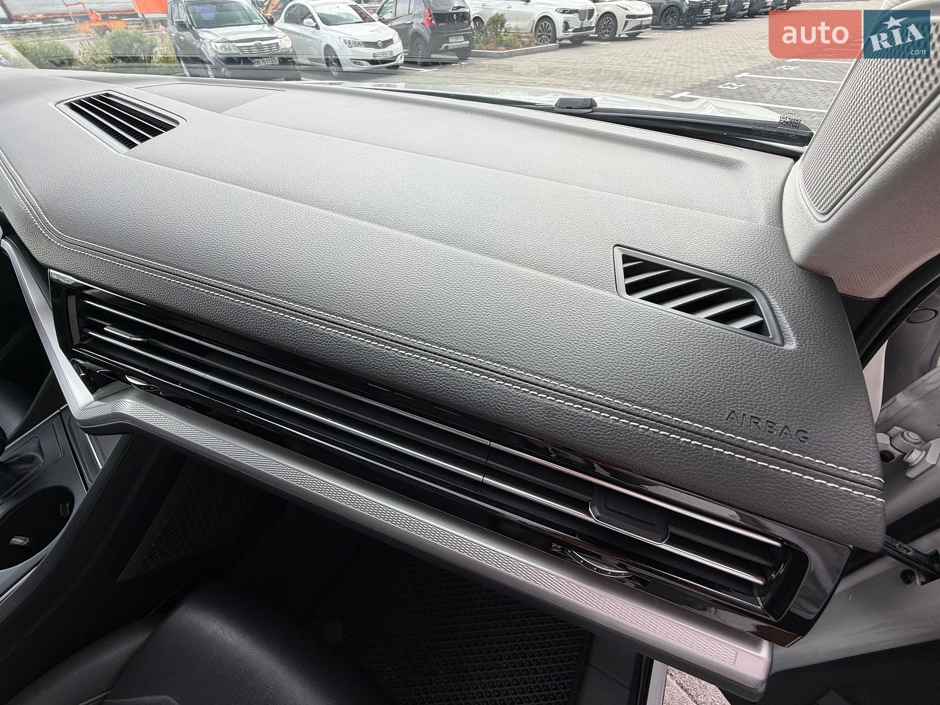Volkswagen Touareg 2019 VIN WVGZZZCRZLD008985 фото оголошення 28 з 33
