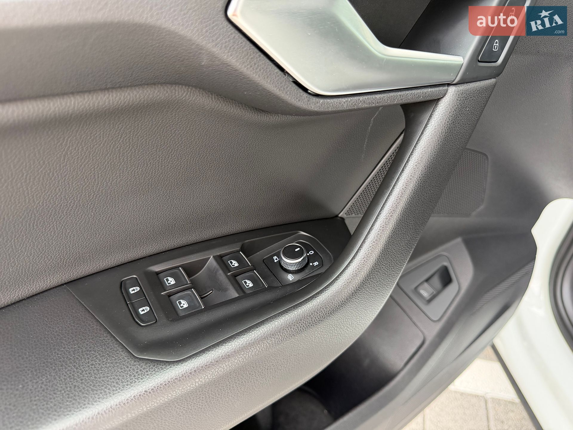 Volkswagen Touareg 2019 VIN WVGZZZCRZLD008985 фото оголошення 29 з 33