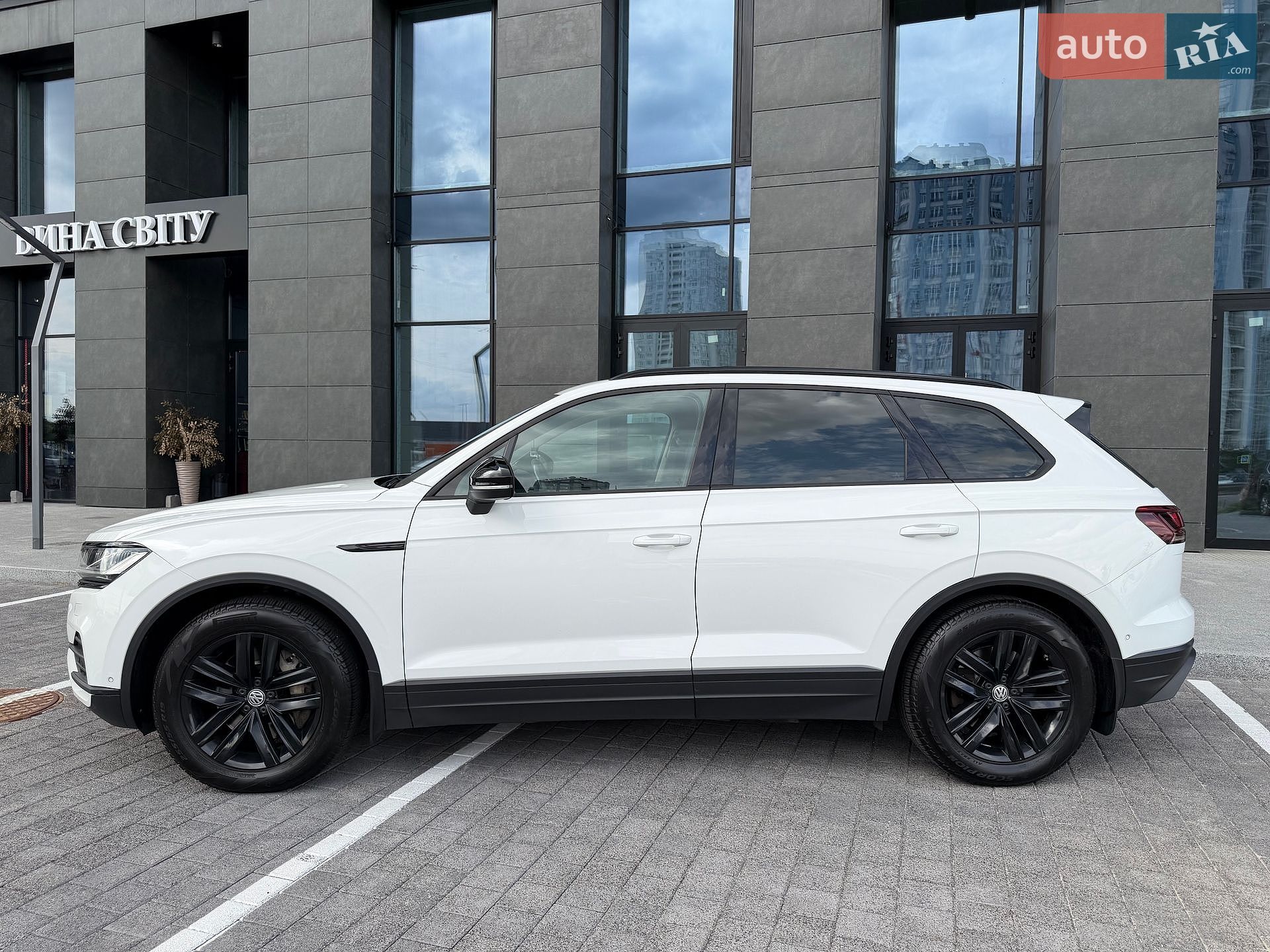 Volkswagen Touareg 2019 VIN WVGZZZCRZLD008985 фото оголошення 14 з 33