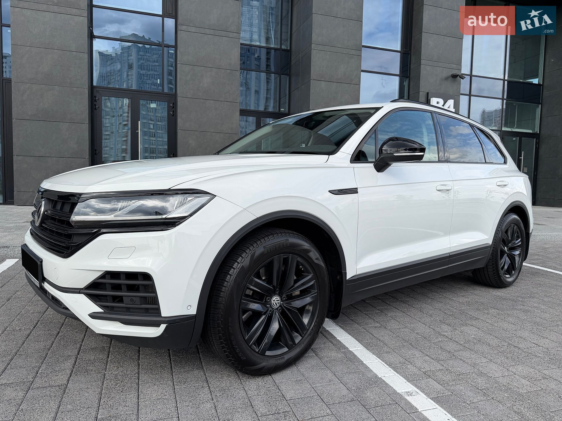 Volkswagen Touareg 2019 VIN WVGZZZCRZLD008985 фото оголошення 14 з 36