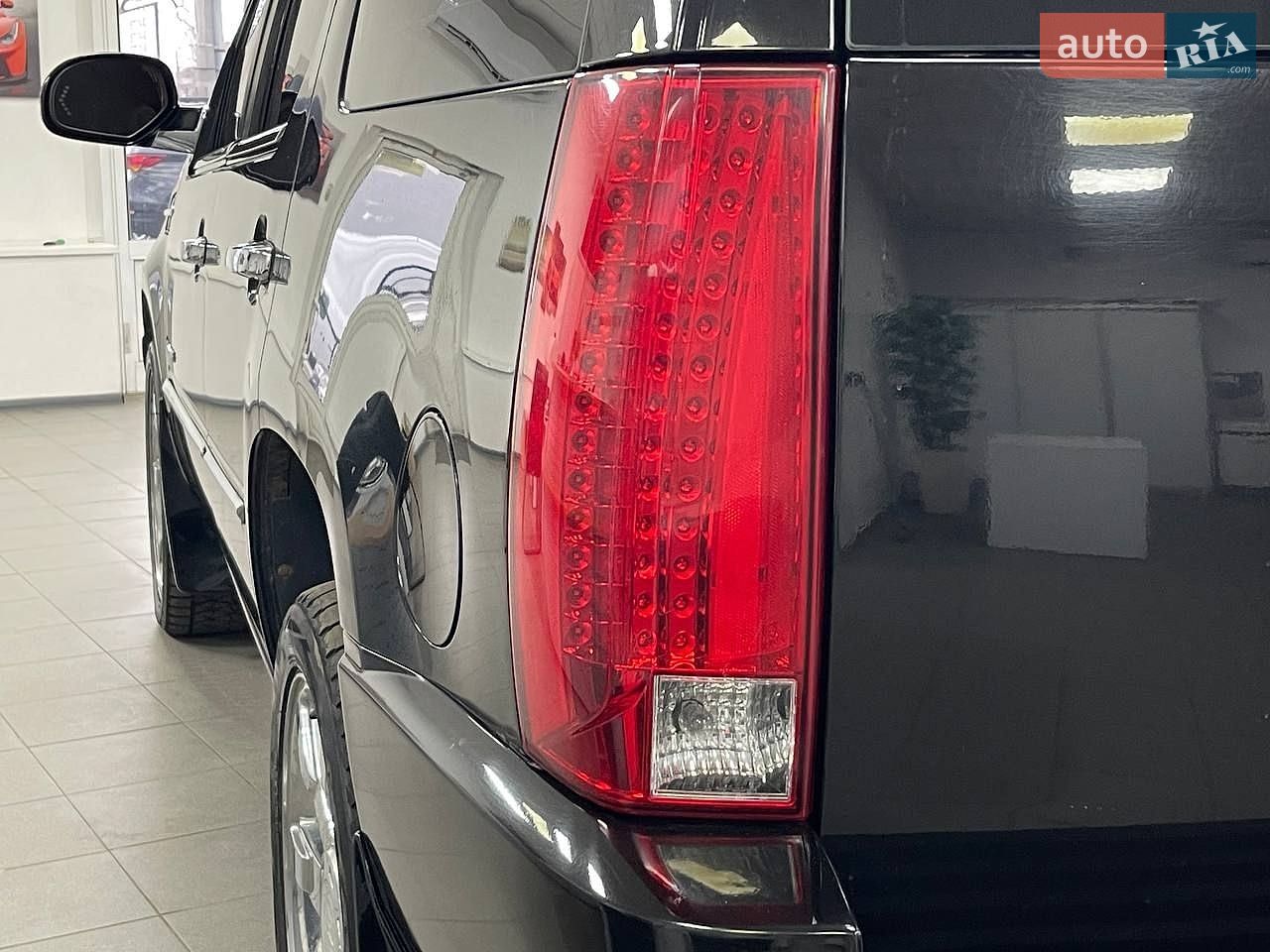 Cadillac Escalade 2008 VIN 1GYFK63818R241981 фото оголошення 10 з 38