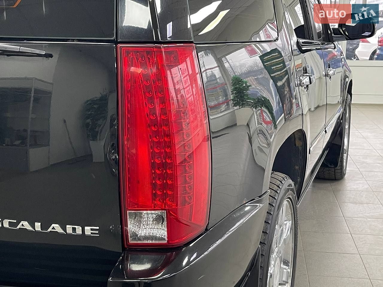 Cadillac Escalade 2008 VIN 1GYFK63818R241981 фото оголошення 12 з 38