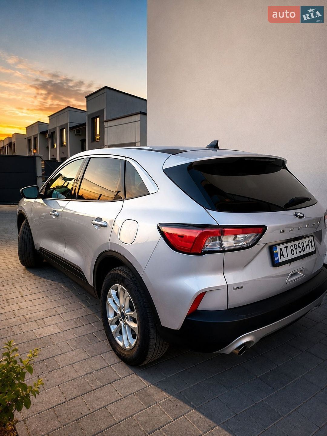 Ford Escape 2019 VIN 1FMCU9G65LUA51938 фото оголошення 4 з 11