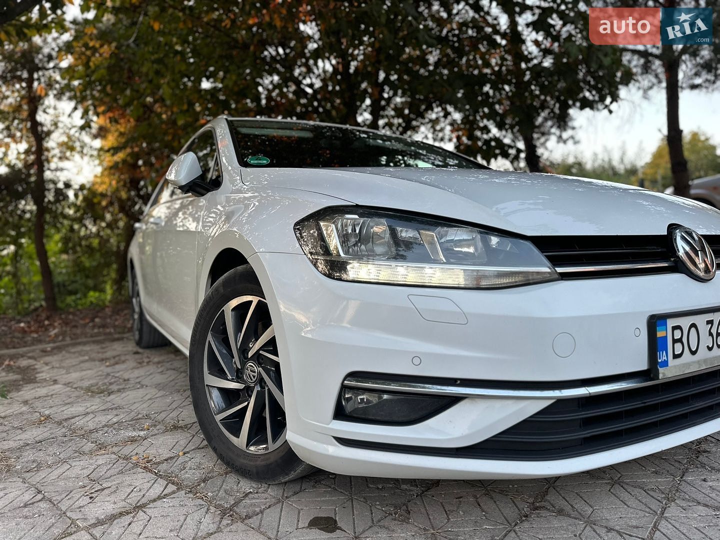 Volkswagen Golf 2017 VIN WVWZZZAUZJP561011 фото оголошення 2 з 22