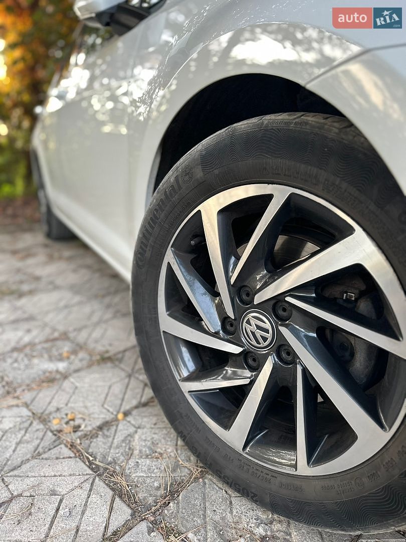 Volkswagen Golf 2017 VIN WVWZZZAUZJP561011 фото оголошення 12 з 22