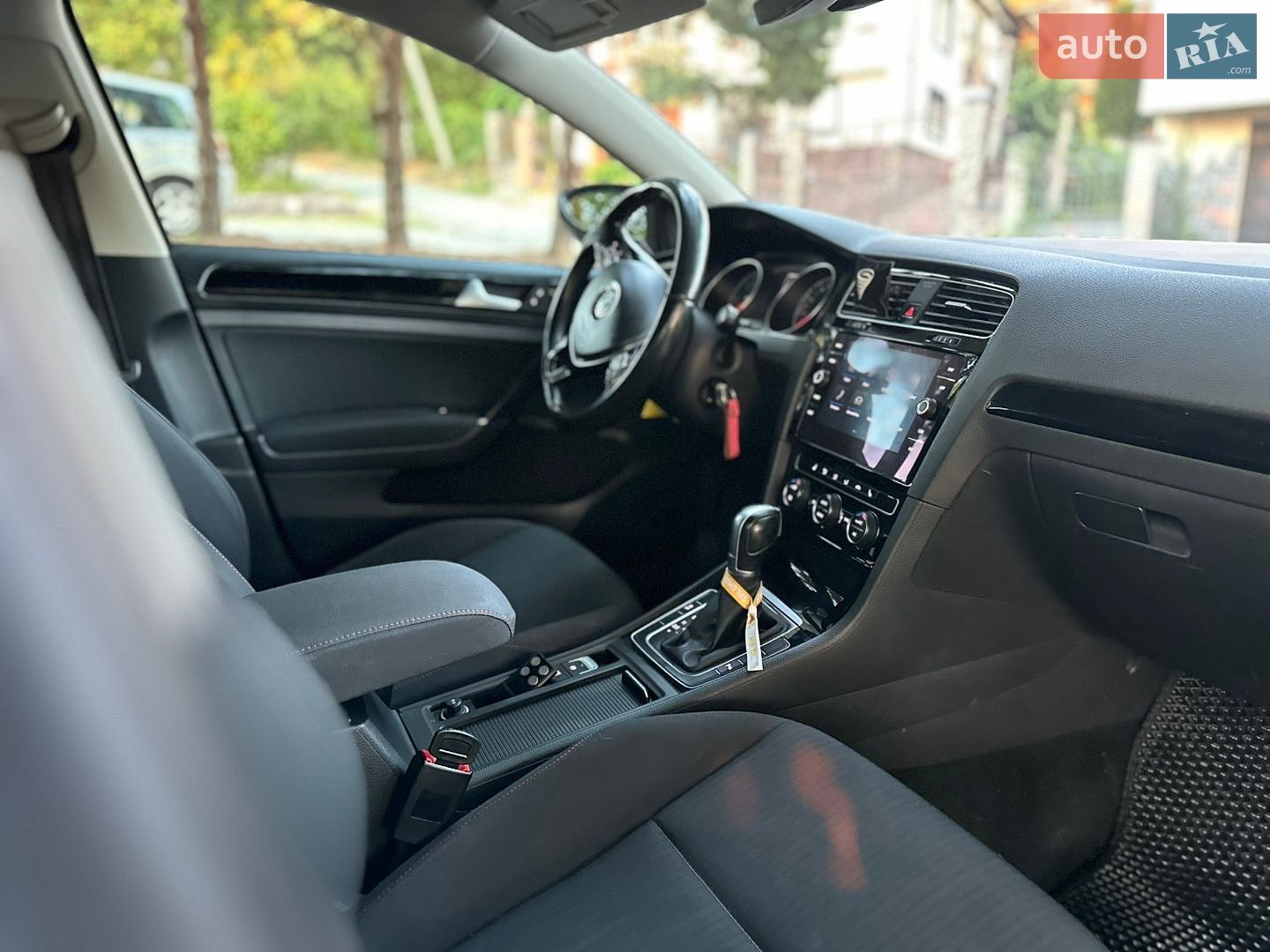 Volkswagen Golf 2017 VIN WVWZZZAUZJP561011 фото оголошення 13 з 22