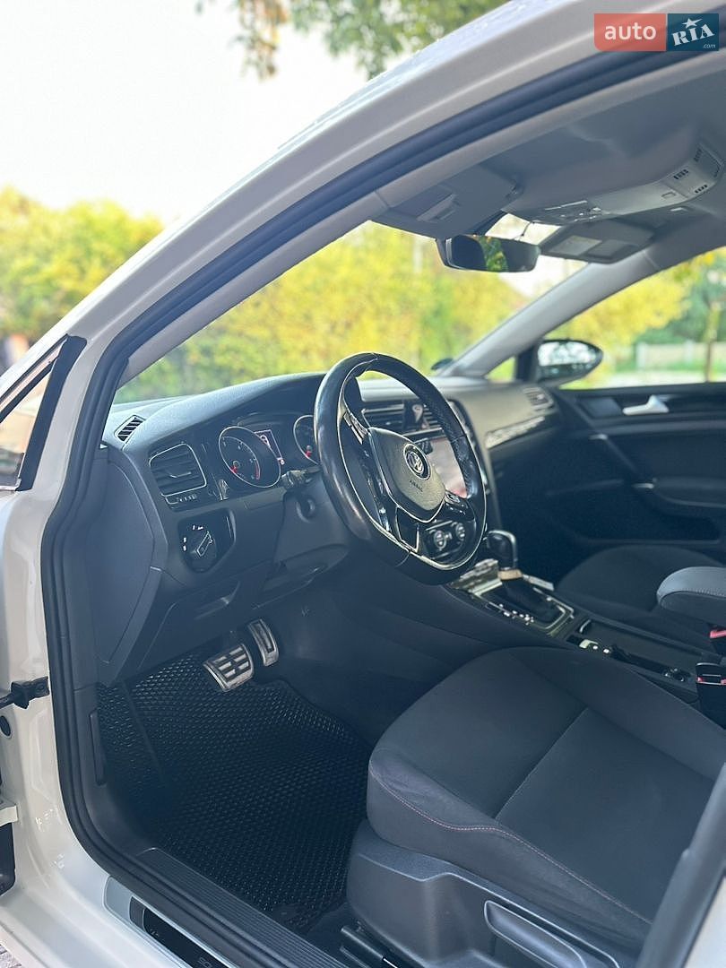 Volkswagen Golf 2017 VIN WVWZZZAUZJP561011 фото оголошення 16 з 22