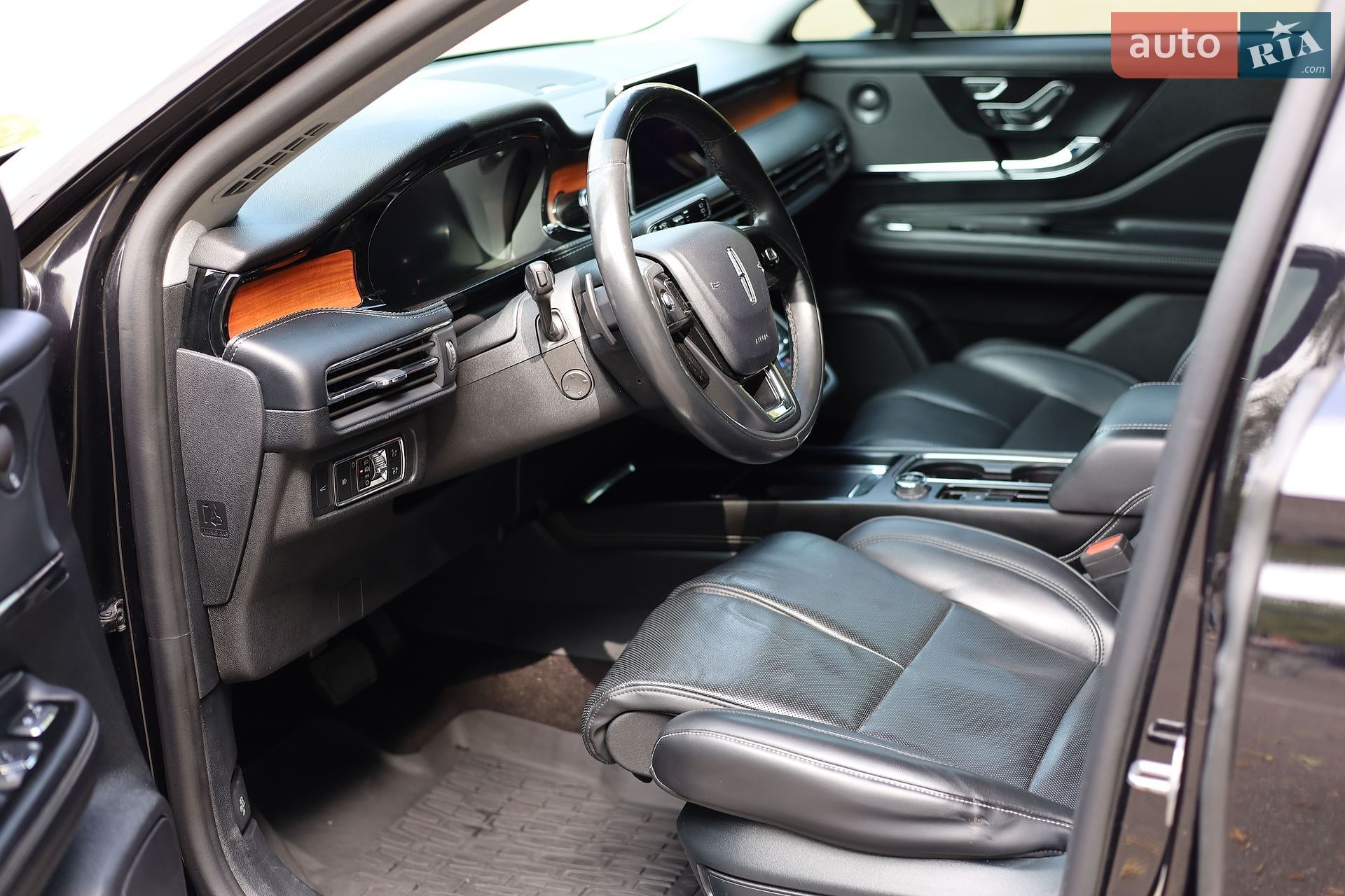 Lincoln Corsair 2021 VIN 5LMCJ2D97MUL09373 фото оголошення 14 з 22