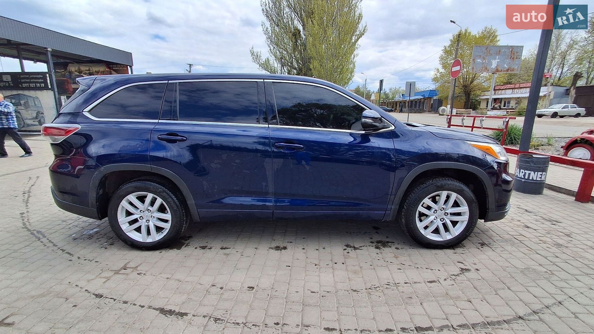 Toyota Highlander 2014 VIN 5TDZARFH2ES004965 фото оголошення 2 з 11