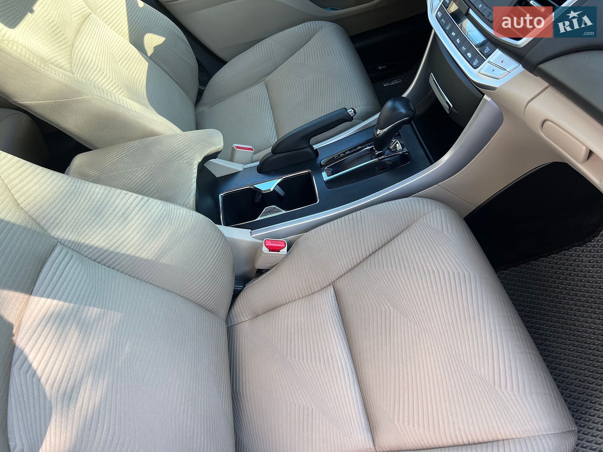 Honda Accord 2014 VIN 1HGCR2F38EA230565 фото оголошення 16 з 22