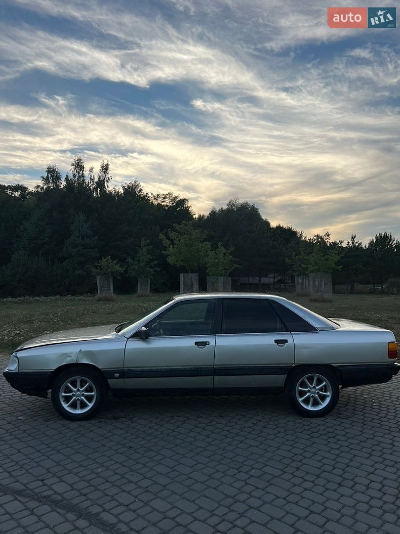 Audi 100 1988 VIN WAUZZZ44ZJN038373 фото оголошення 2 з 9