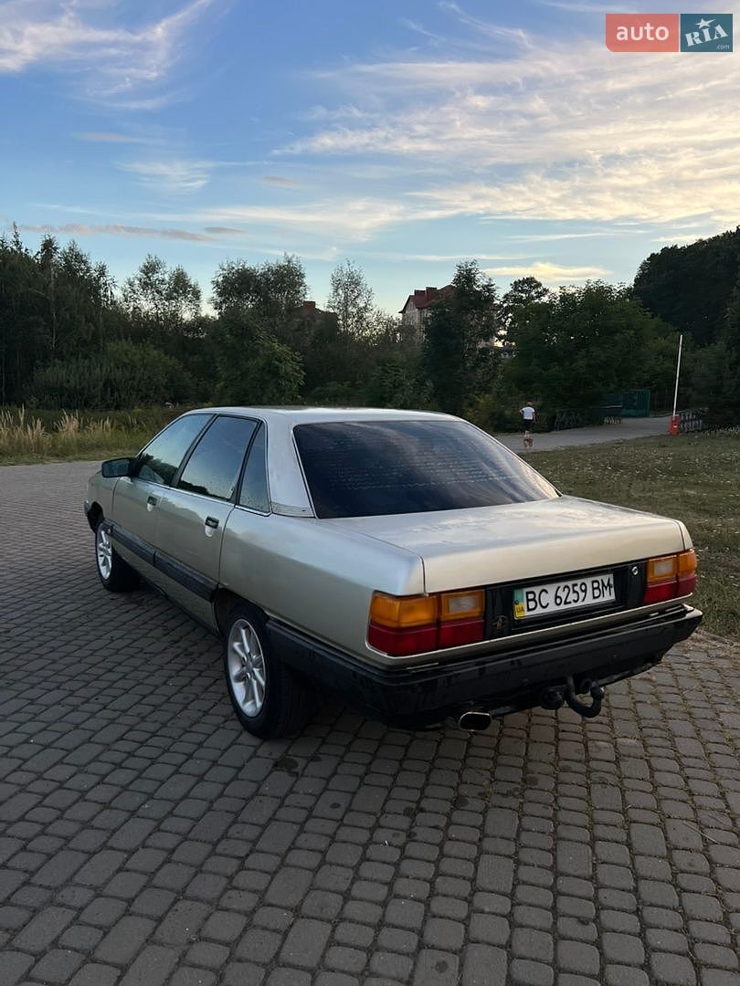 Audi 100 1988 VIN WAUZZZ44ZJN038373 фото оголошення 3 з 9