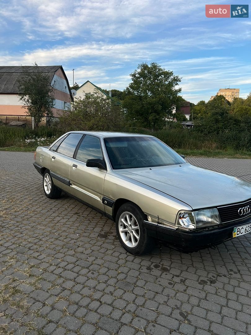 Audi 100 1988 VIN WAUZZZ44ZJN038373 фото оголошення 4 з 9