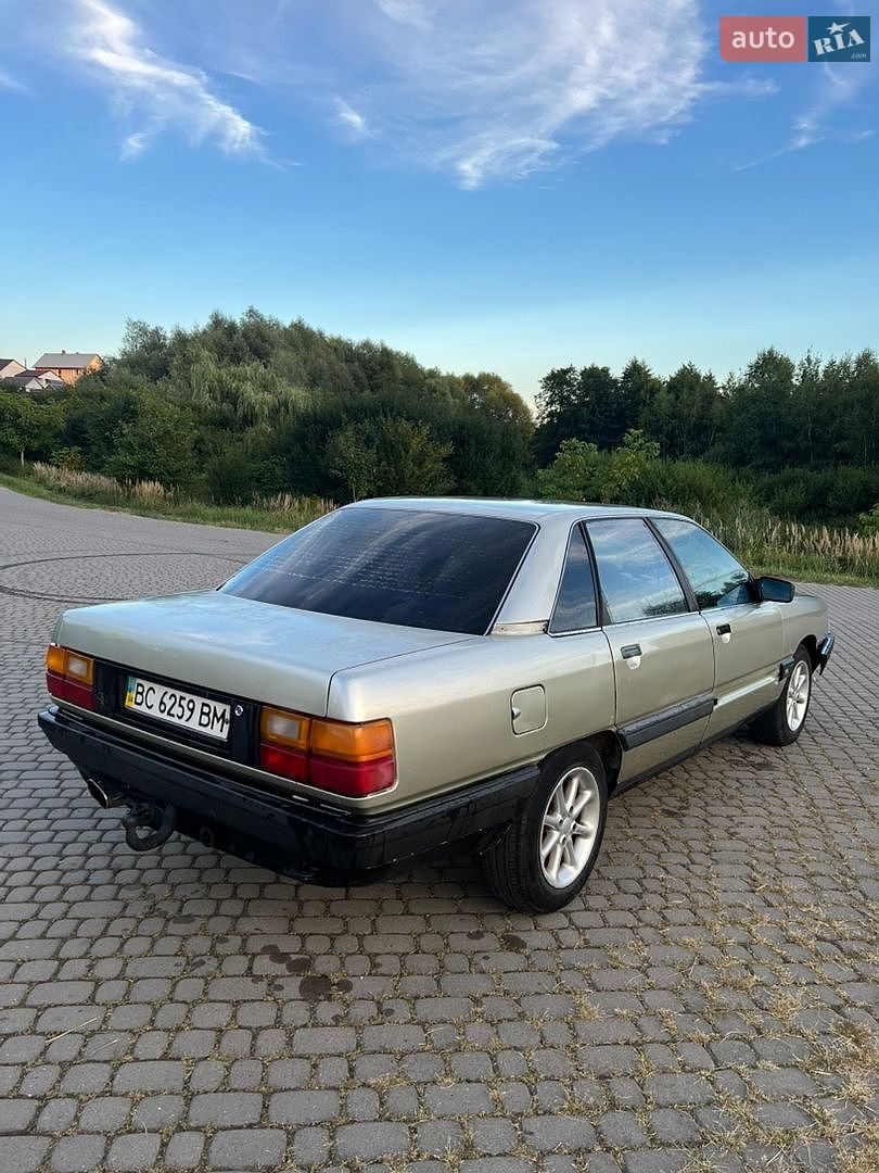 Audi 100 1988 VIN WAUZZZ44ZJN038373 фото оголошення 5 з 9