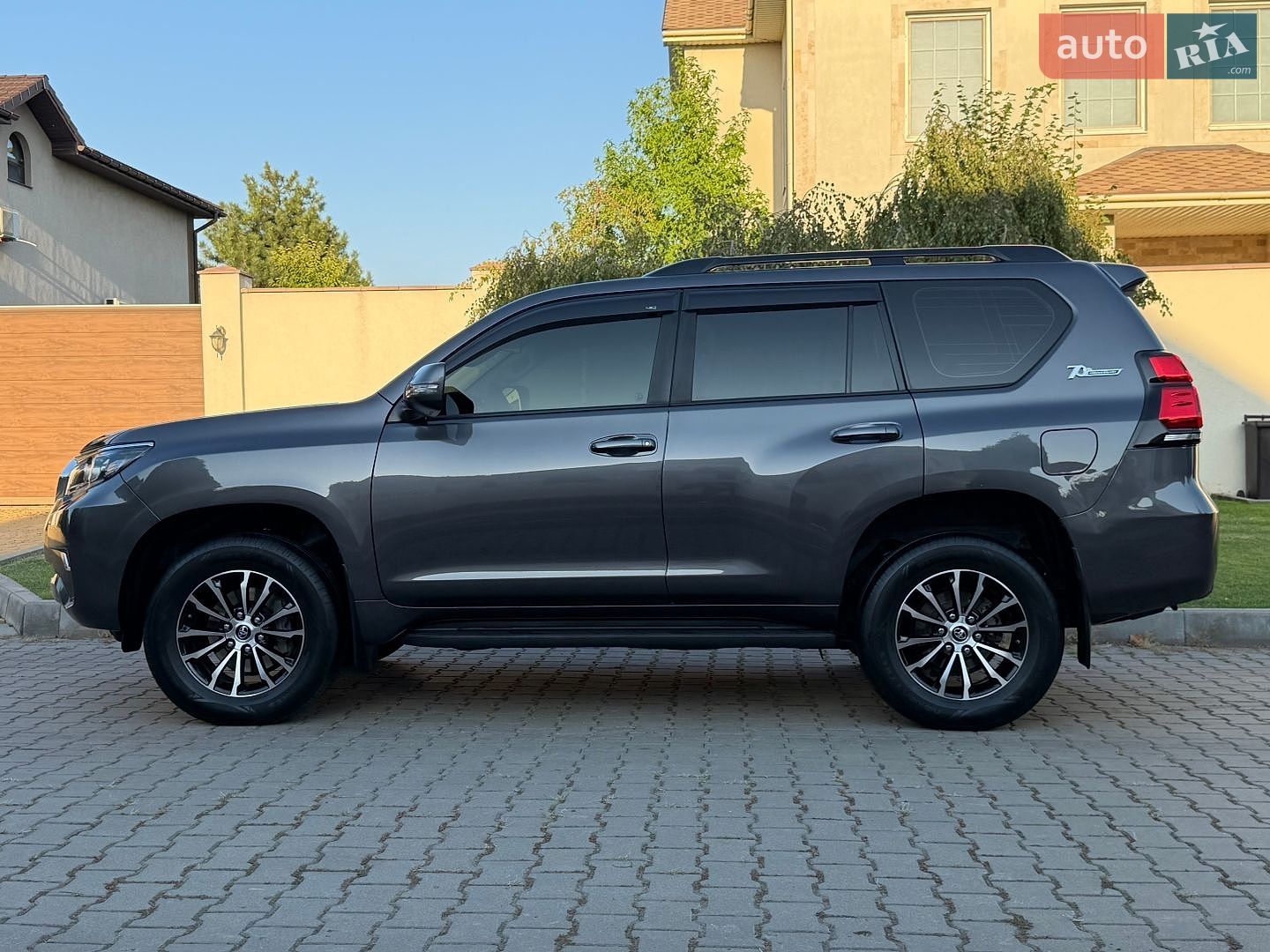 Toyota Land Cruiser Prado 2018 VIN JTEBR3FJ605011552 фото оголошення 12 з 76