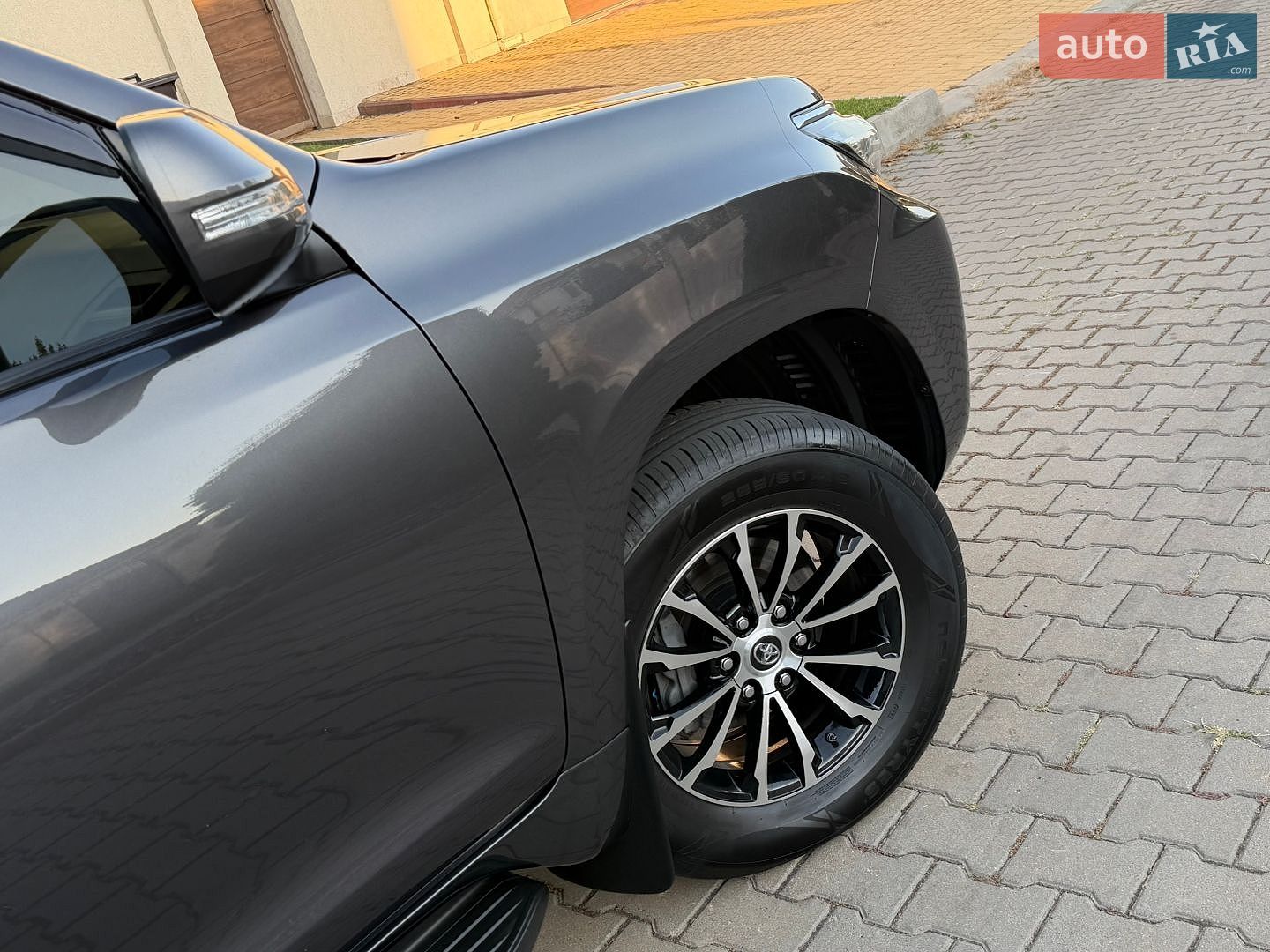 Toyota Land Cruiser Prado 2018 VIN JTEBR3FJ605011552 фото оголошення 41 з 76