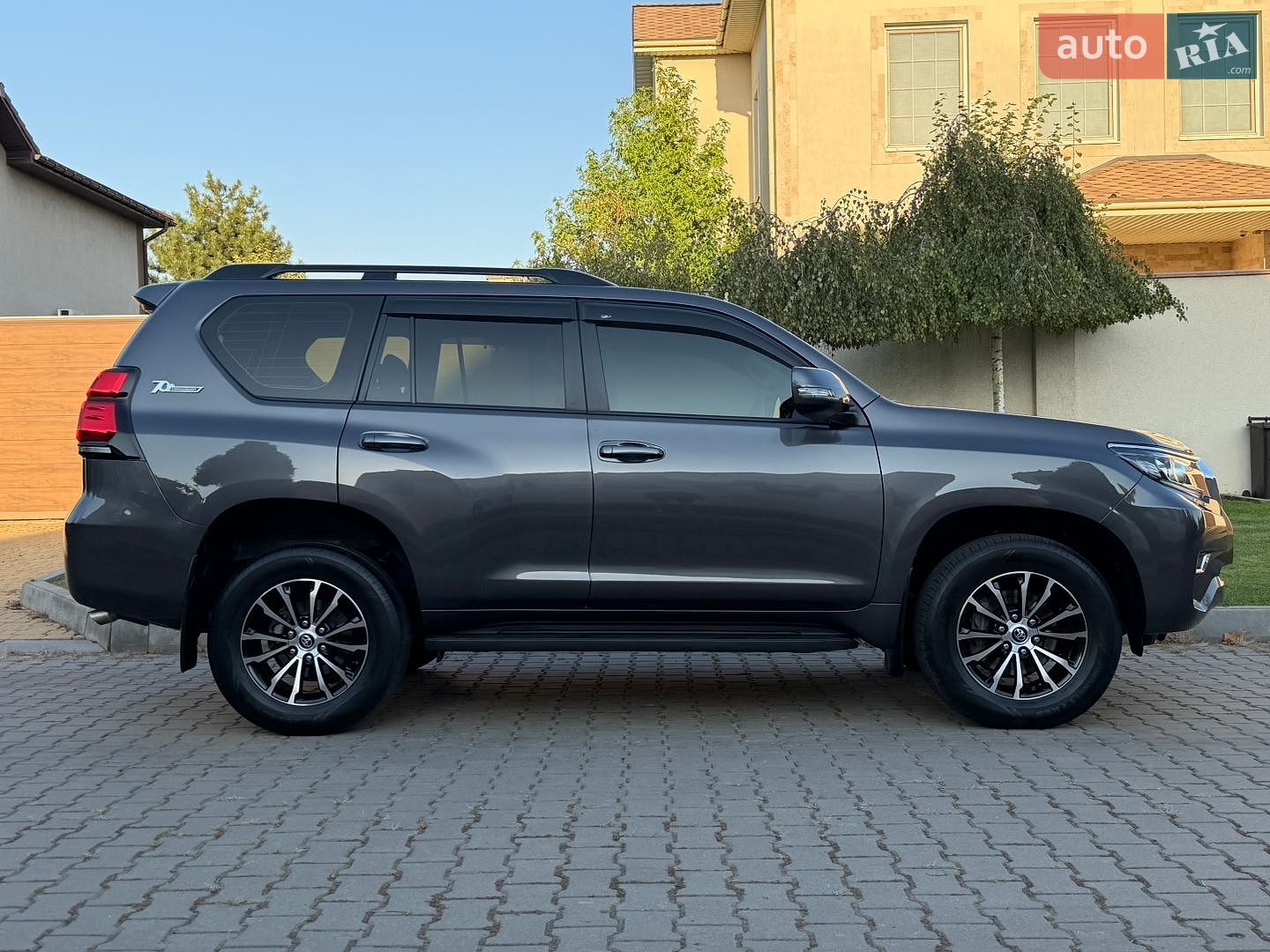 Toyota Land Cruiser Prado 2018 VIN JTEBR3FJ605011552 фото оголошення 38 з 76