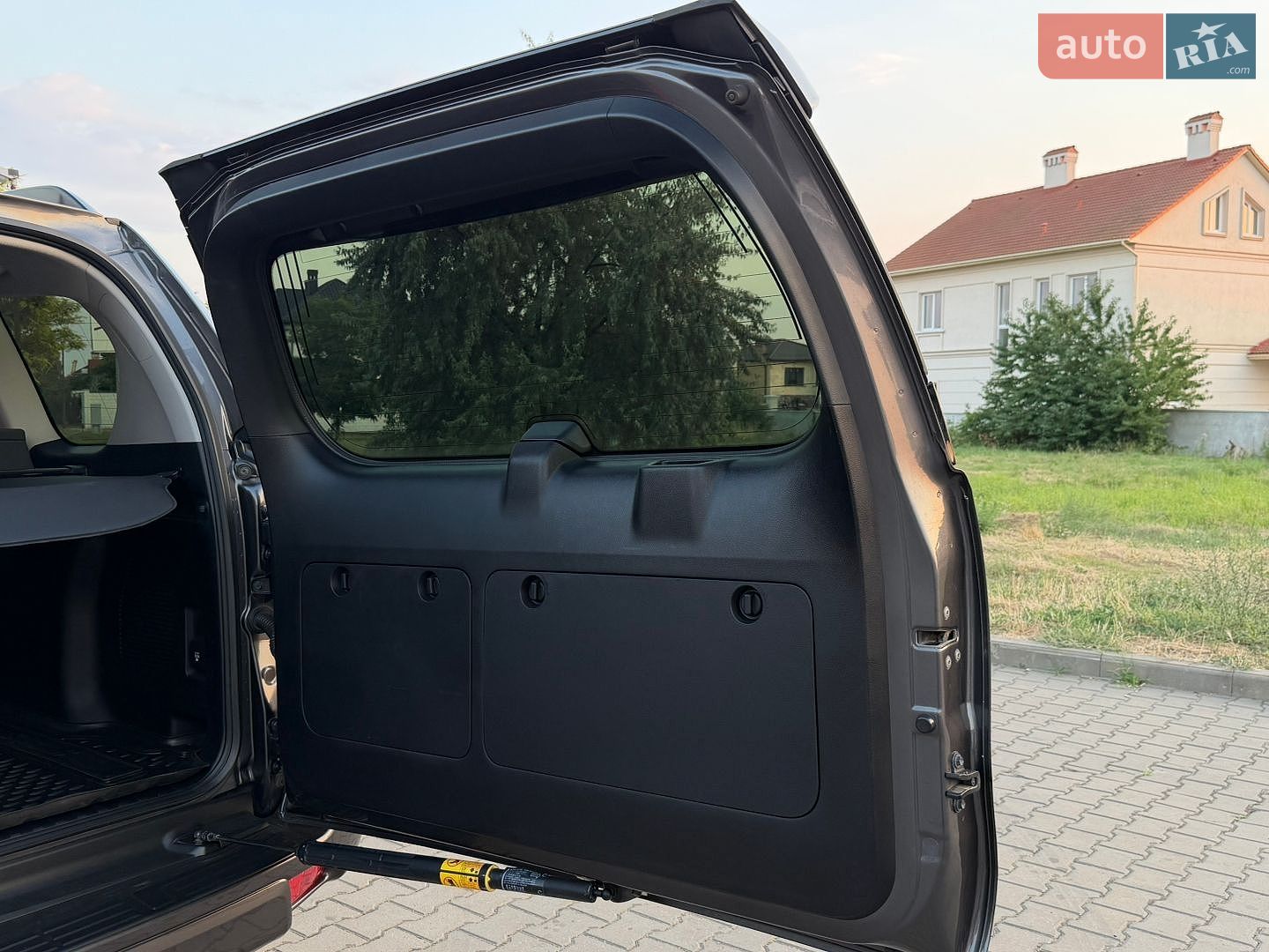 Toyota Land Cruiser Prado 2018 VIN JTEBR3FJ605011552 фото оголошення 65 з 76