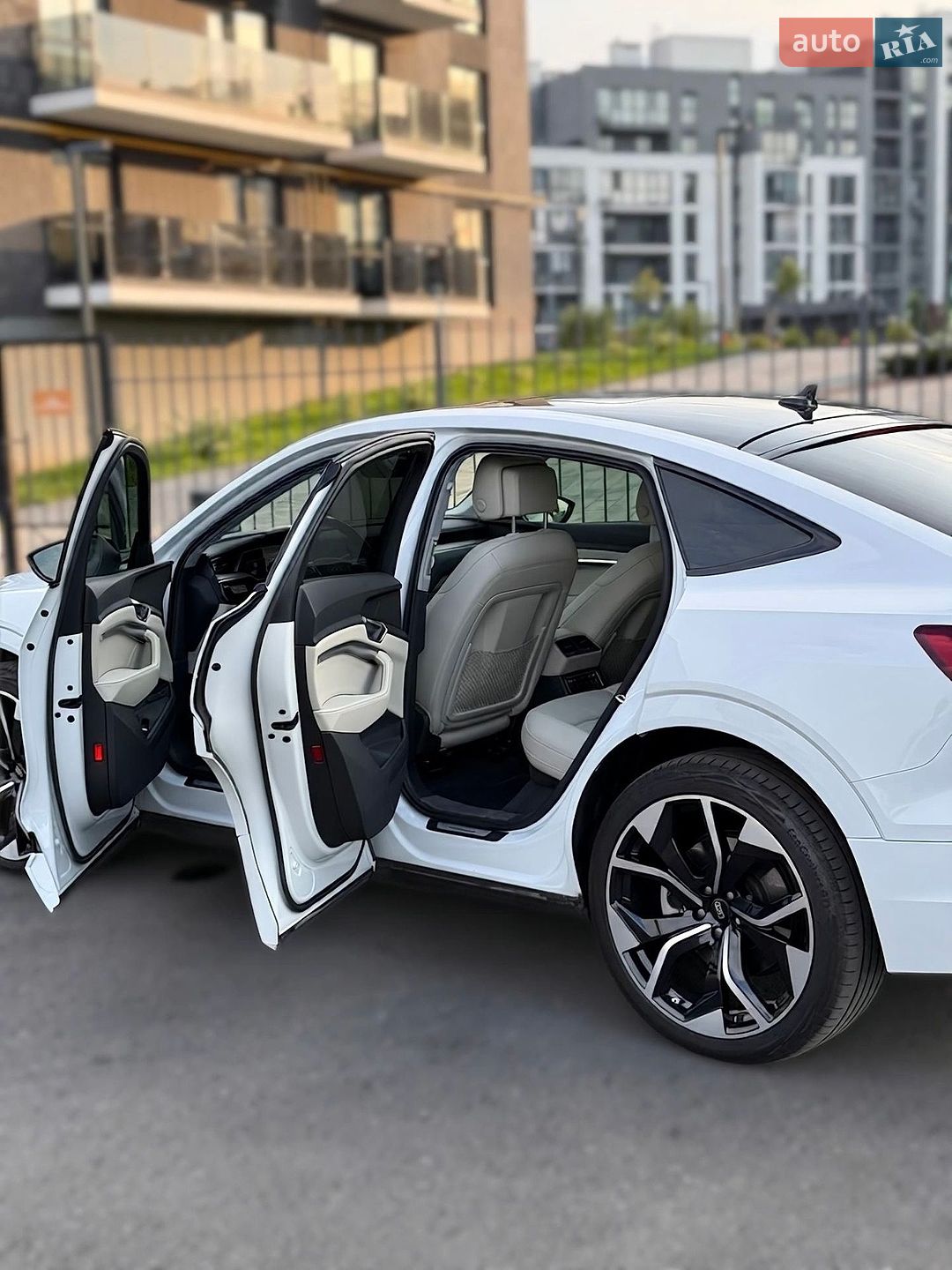 Audi e-tron Sportback 2021 VIN WA11AAGE0NB020294 фото оголошення 5 з 48