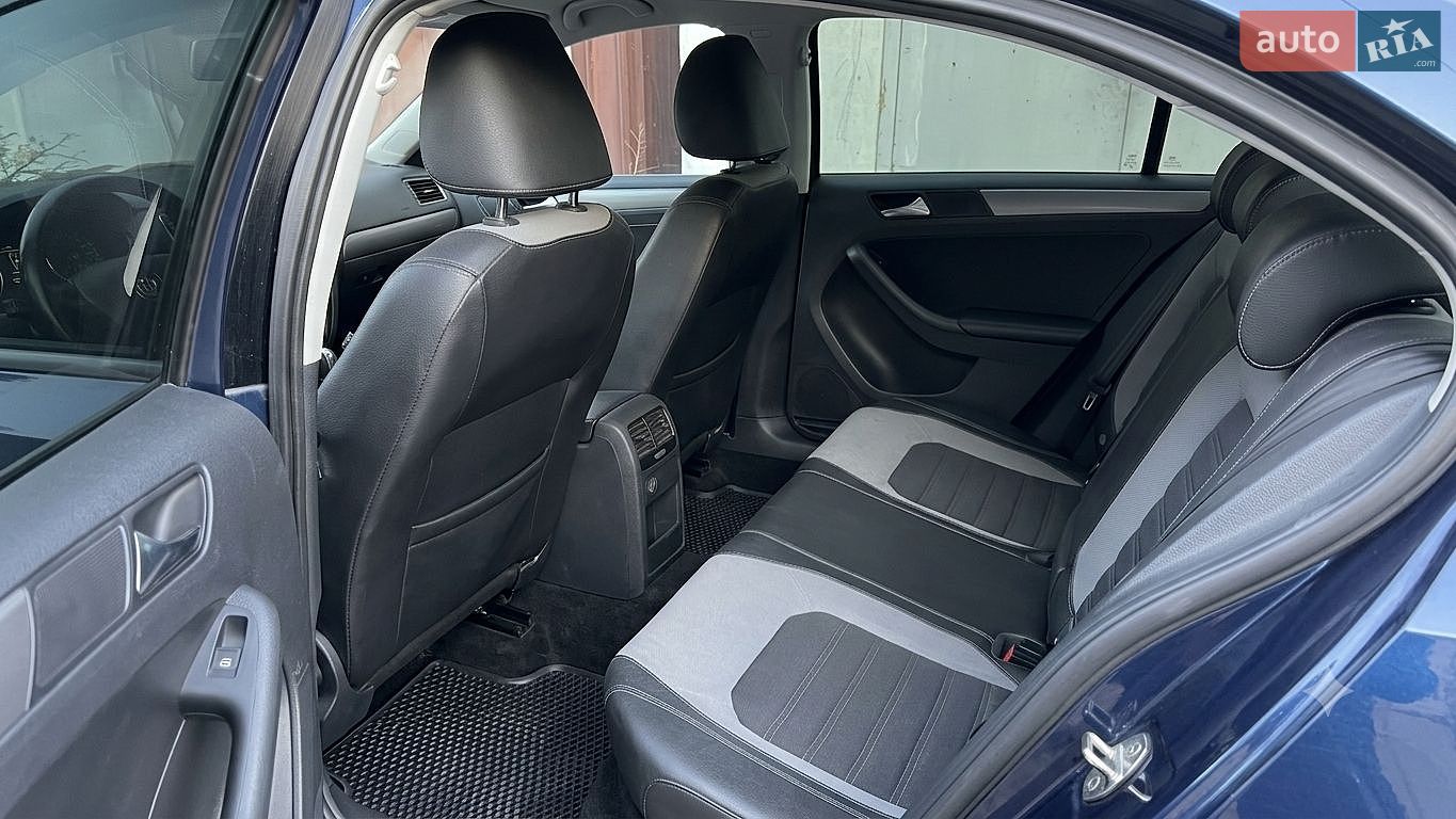 Volkswagen Jetta 2011 VIN WVWZZZ16ZBM118325 фото оголошення 5 з 6