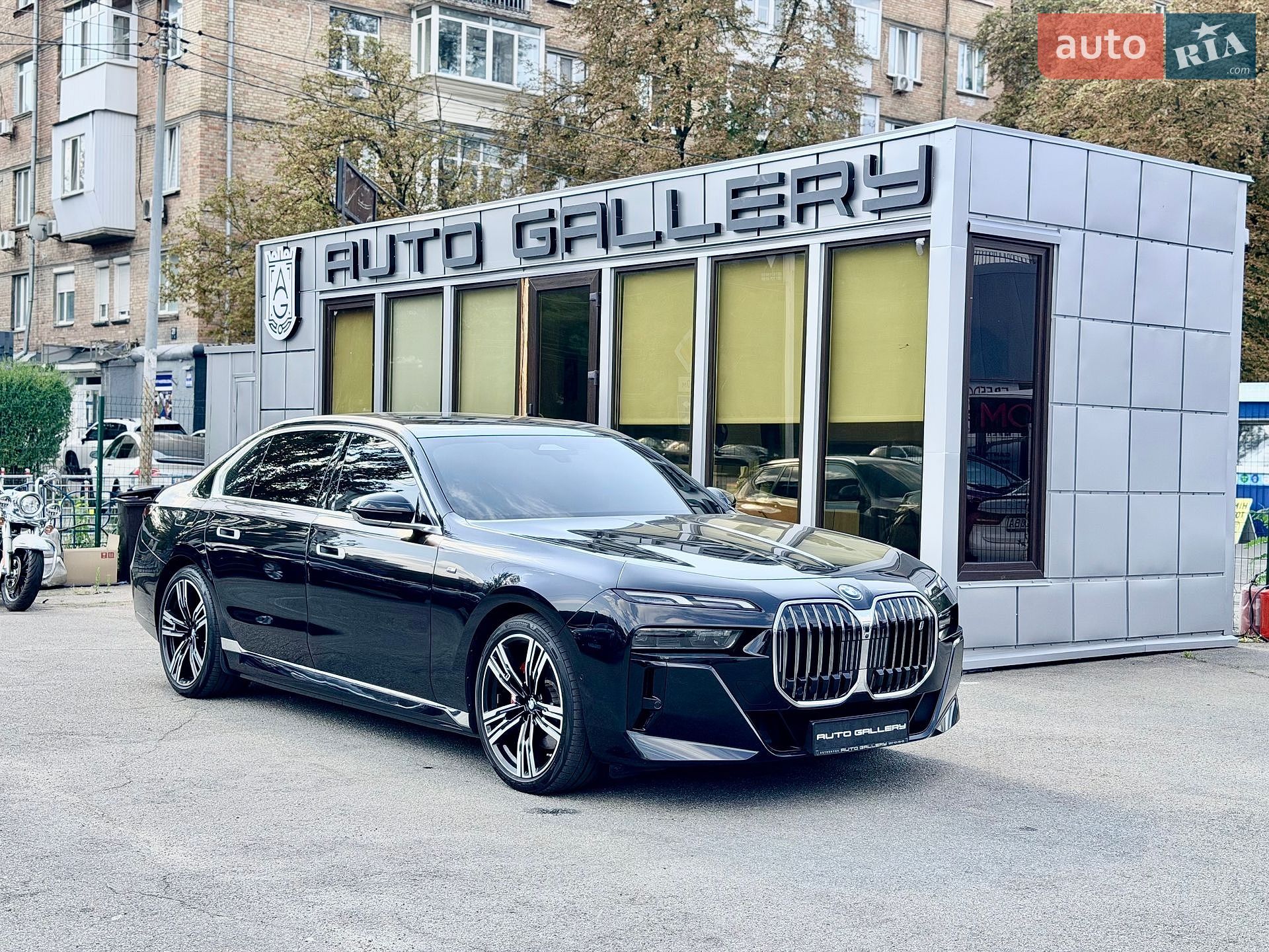 BMW i7 2023 VIN WBY41EJ05RCP30801 фото оголошення 2 з 37