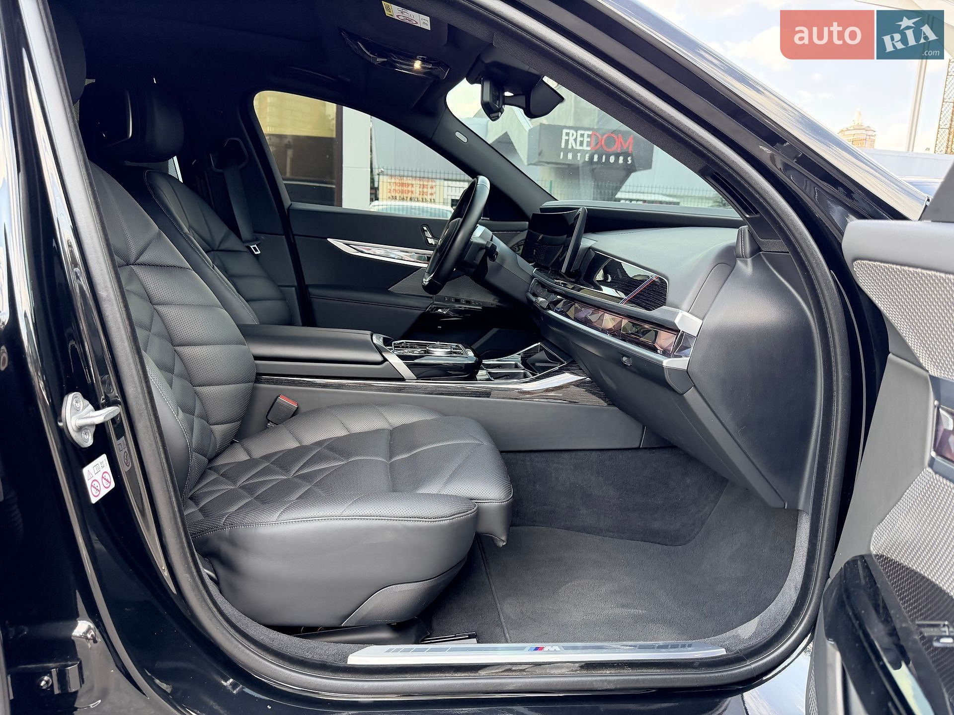 BMW i7 2023 VIN WBY41EJ05RCP30801 фото оголошення 9 з 37