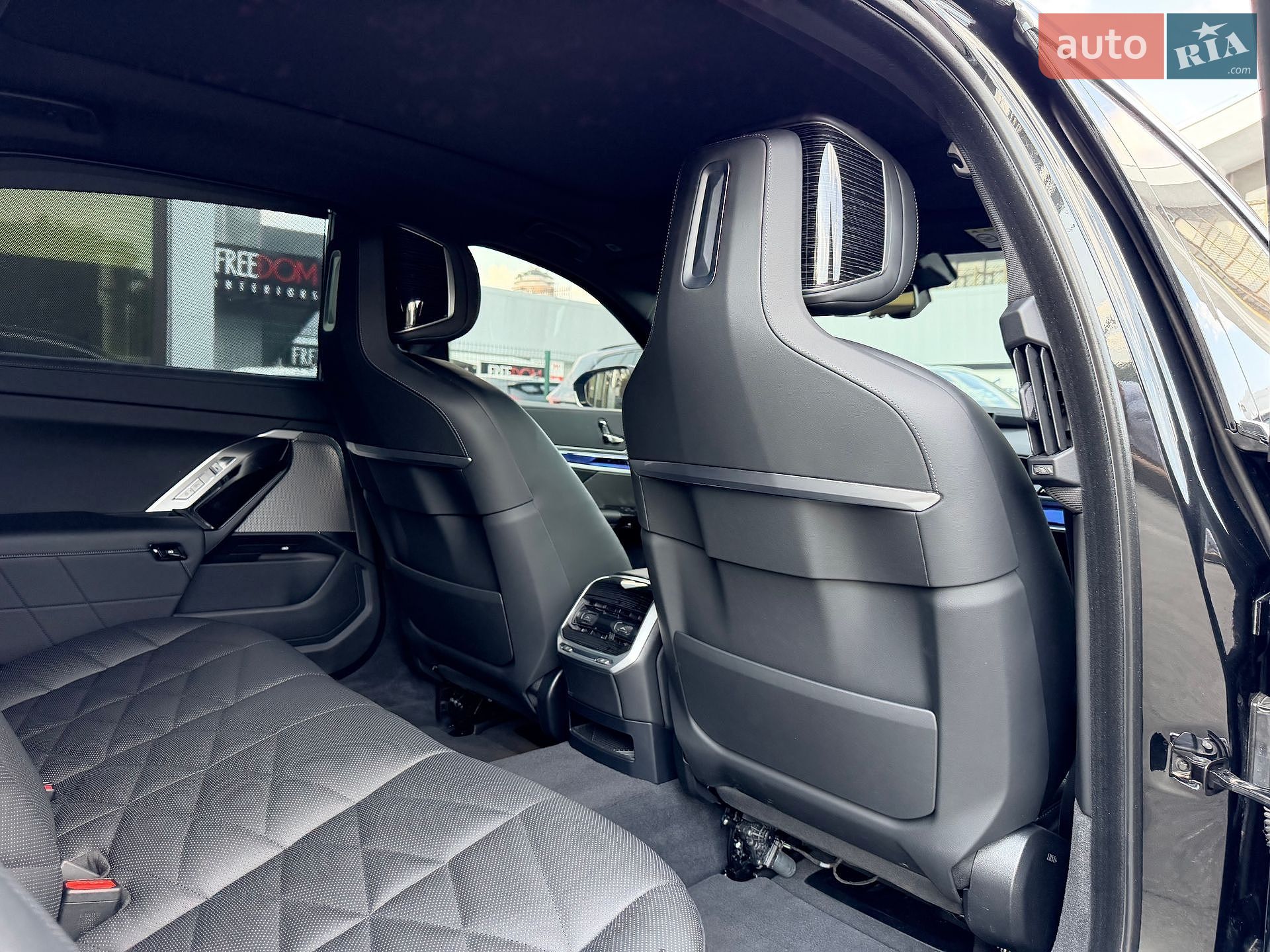 BMW i7 2023 VIN WBY41EJ05RCP30801 фото оголошення 15 з 37