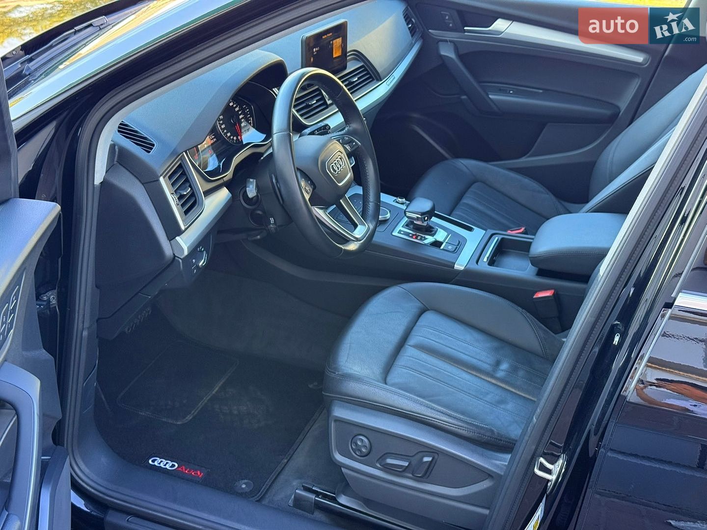 Audi Q5 2020 VIN WA1ANAFY8L2072351 фото оголошення 29 з 78