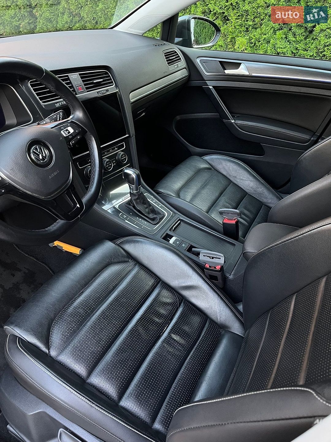 Volkswagen e-Golf 2018 VIN WVWZZZAUZJW909723 фото оголошення 8 з 22